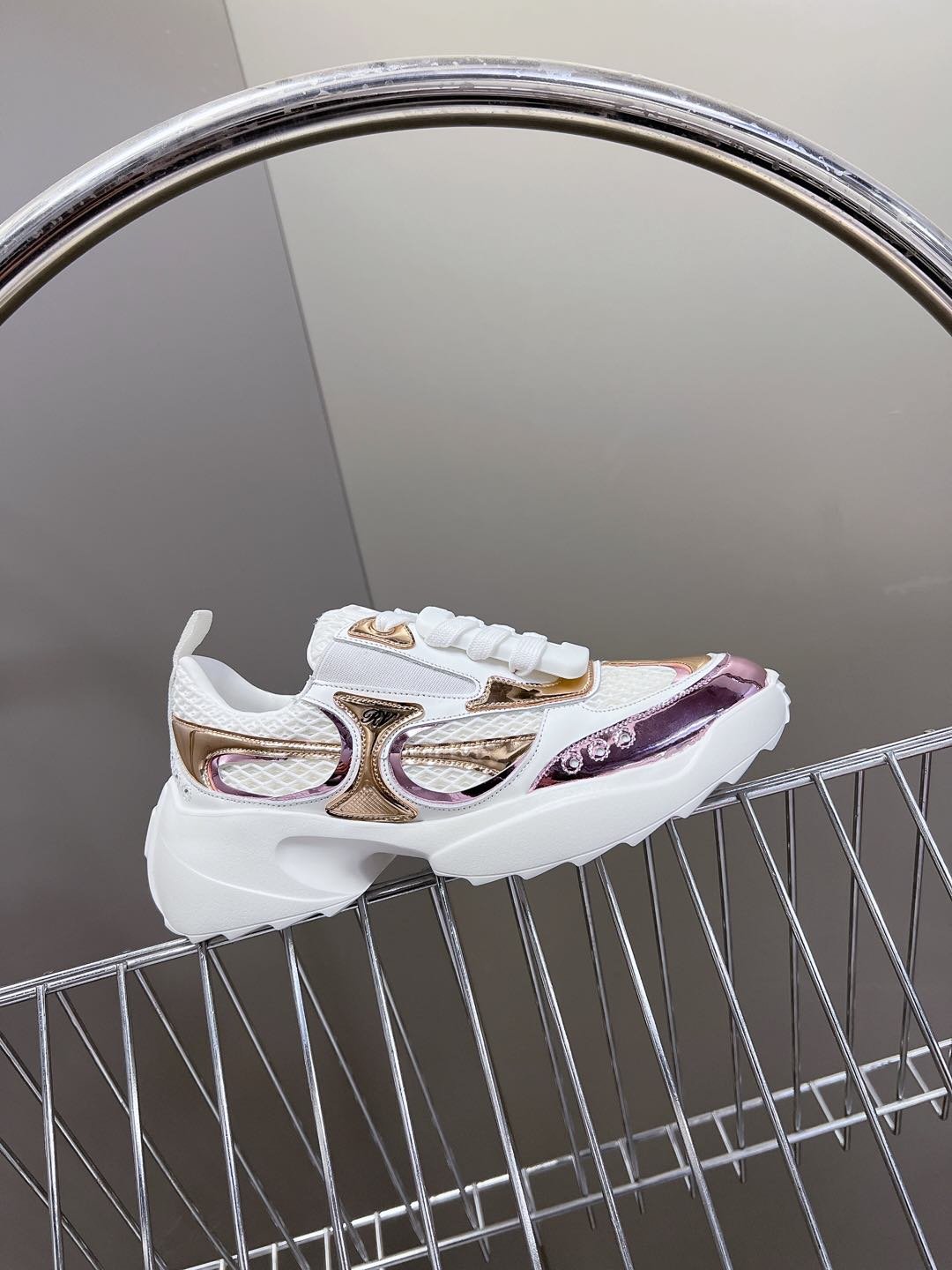 Roger Vivier - Image 5