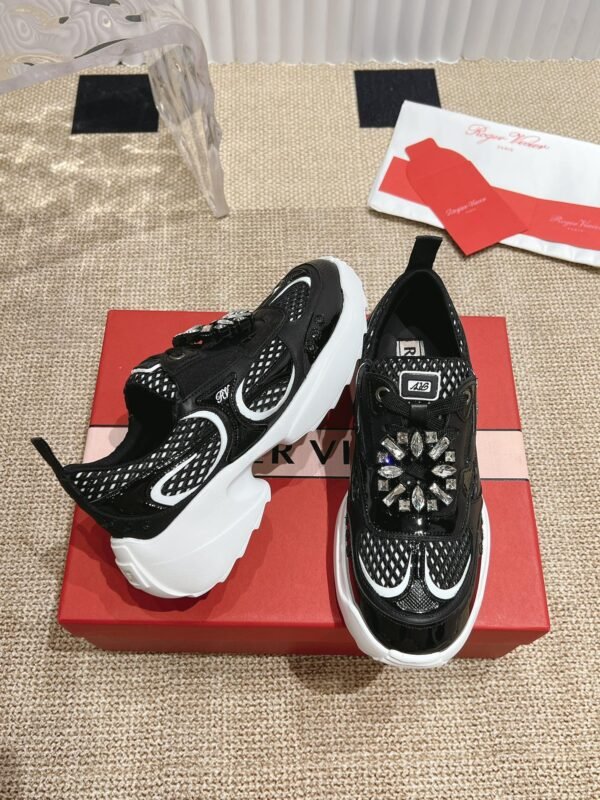 Roger Vivier - Image 4