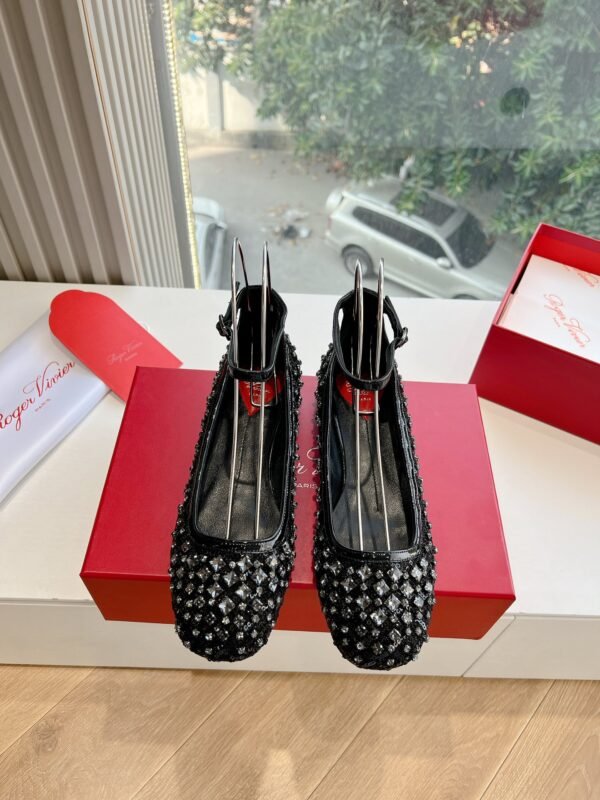 Roger Vivier - Image 4