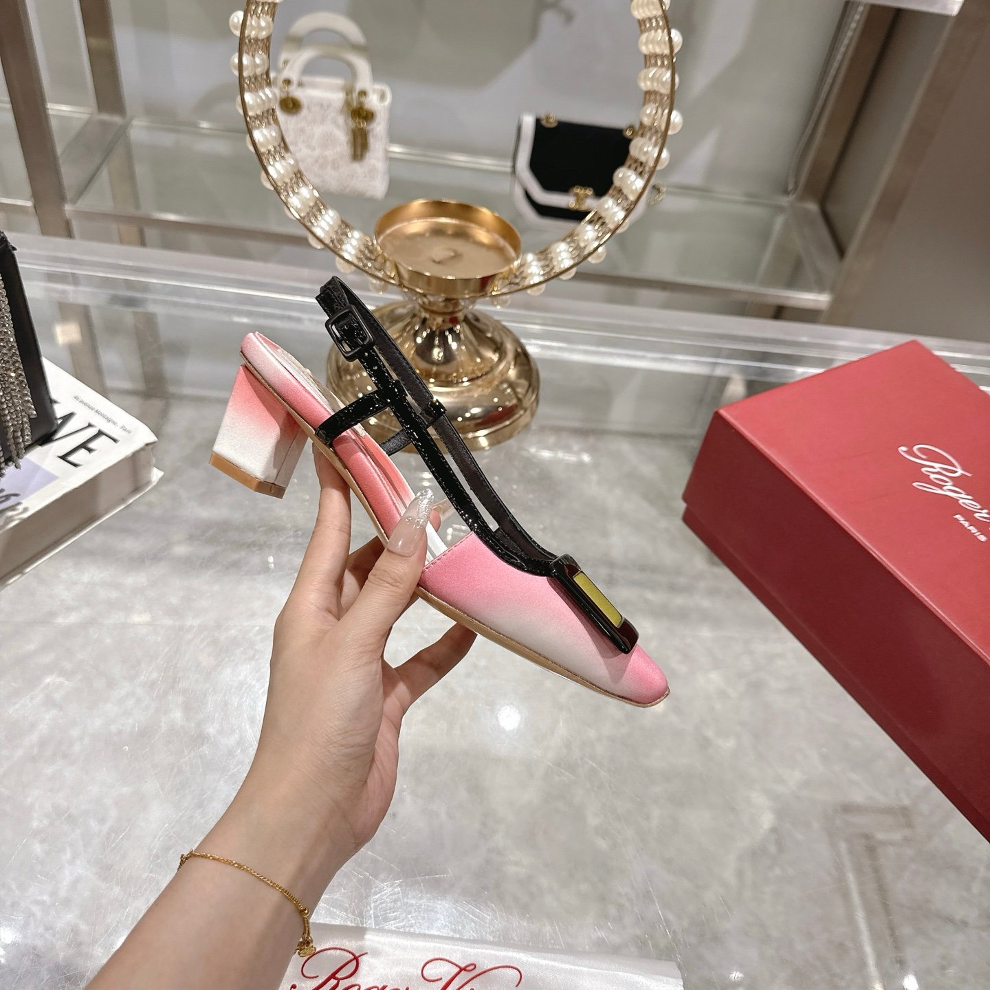 Roger Vivier - Image 4