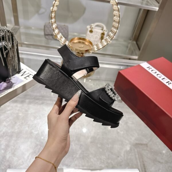 Roger Vivier - Image 4