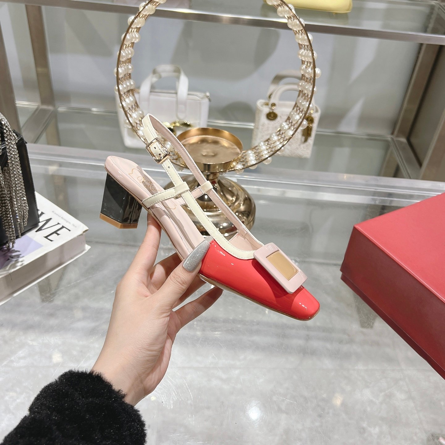 Roger Vivier - Image 4