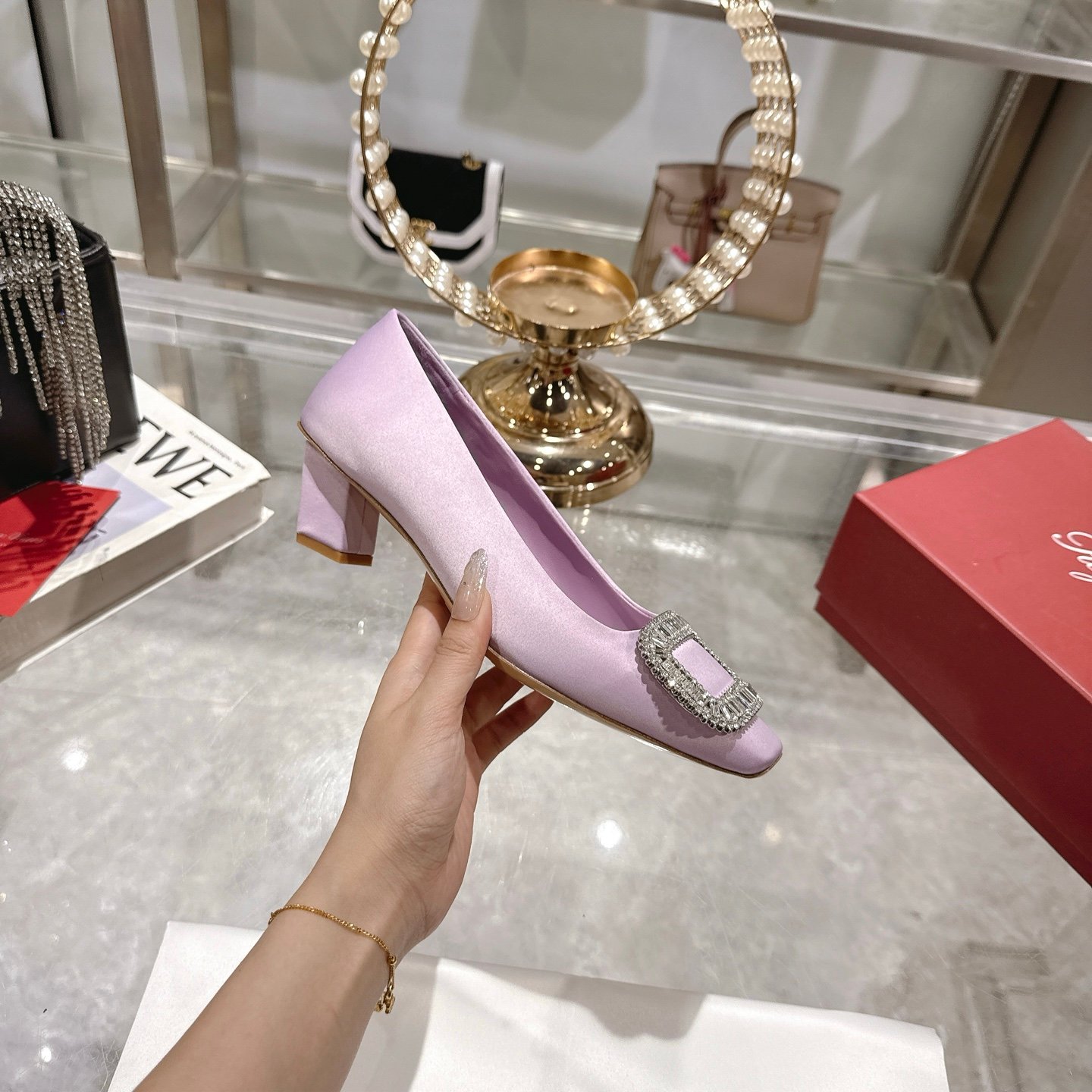 Roger Vivier - Image 4