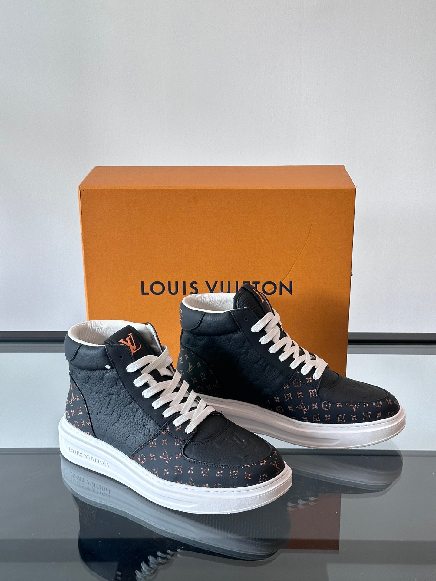 LV MAN - Image 6