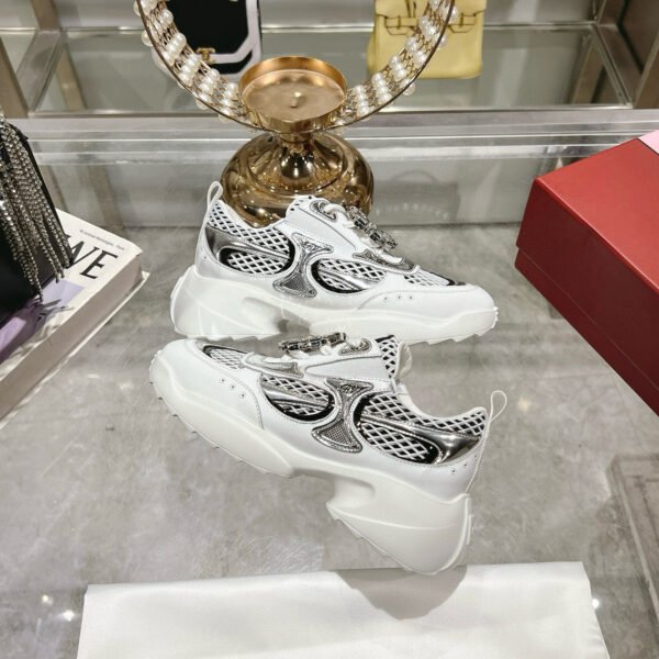 Roger Vivier - Image 6