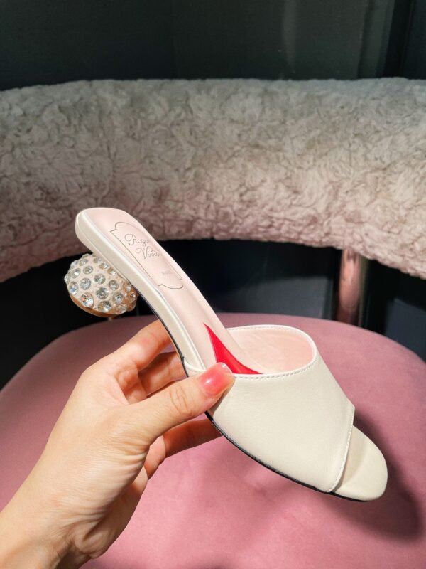Roger Vivier - Image 6