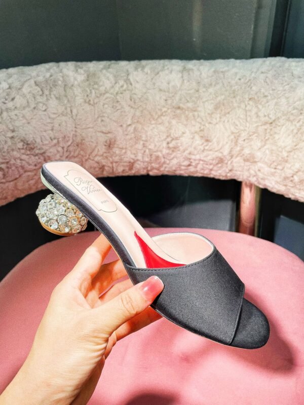 Roger Vivier - Image 4