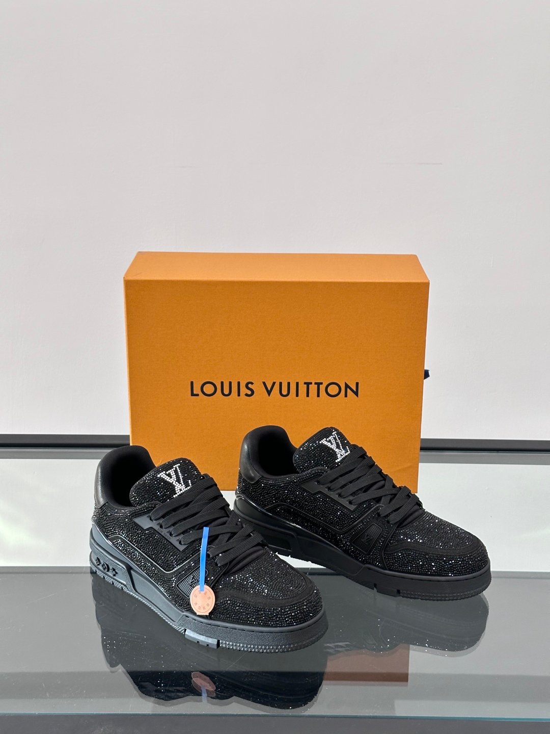 LV MAN - Image 6