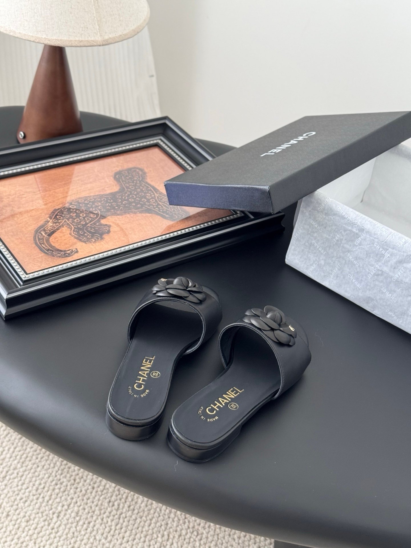 CHANEL Woman - Image 6