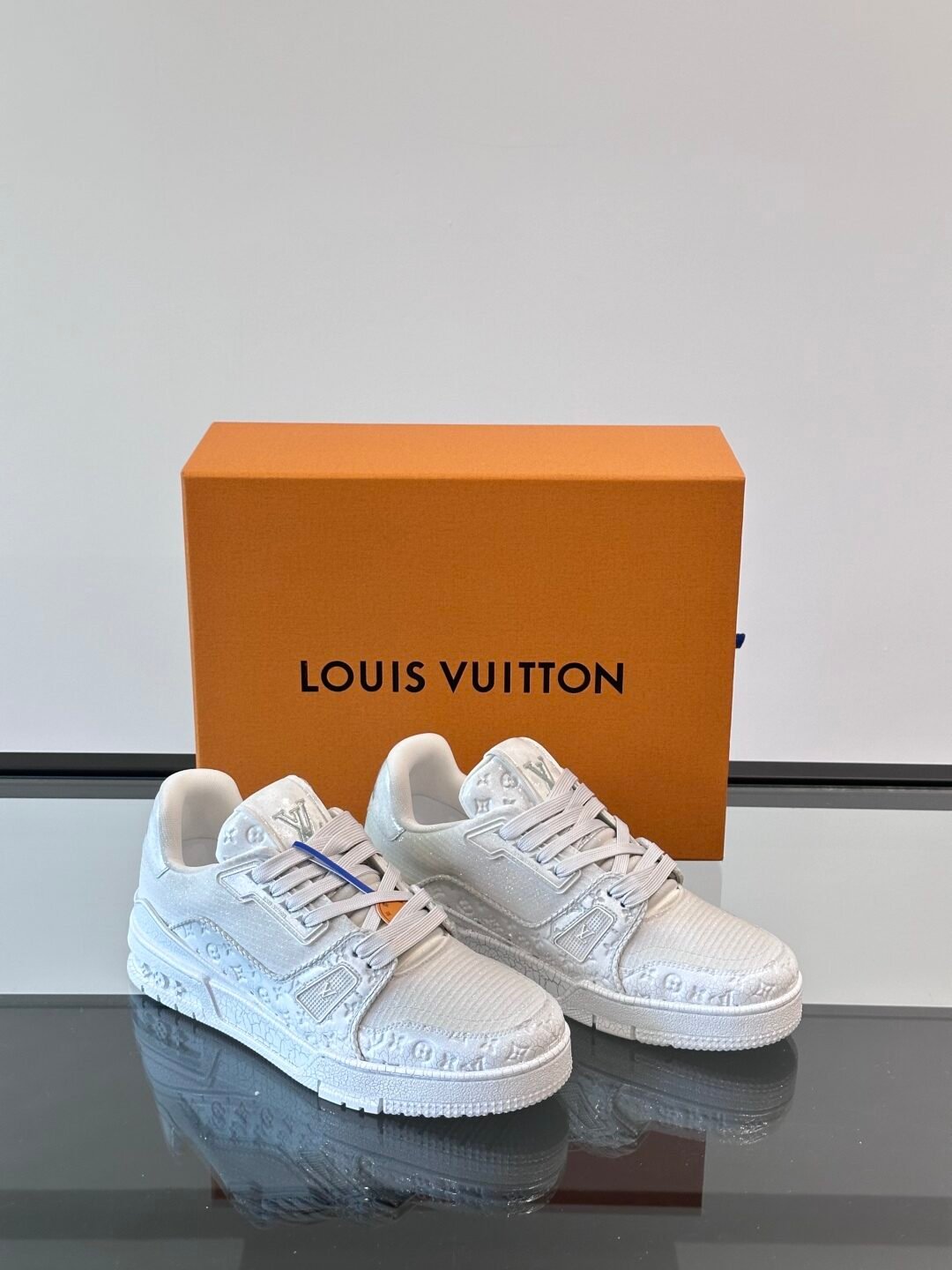 LV MAN - Image 6