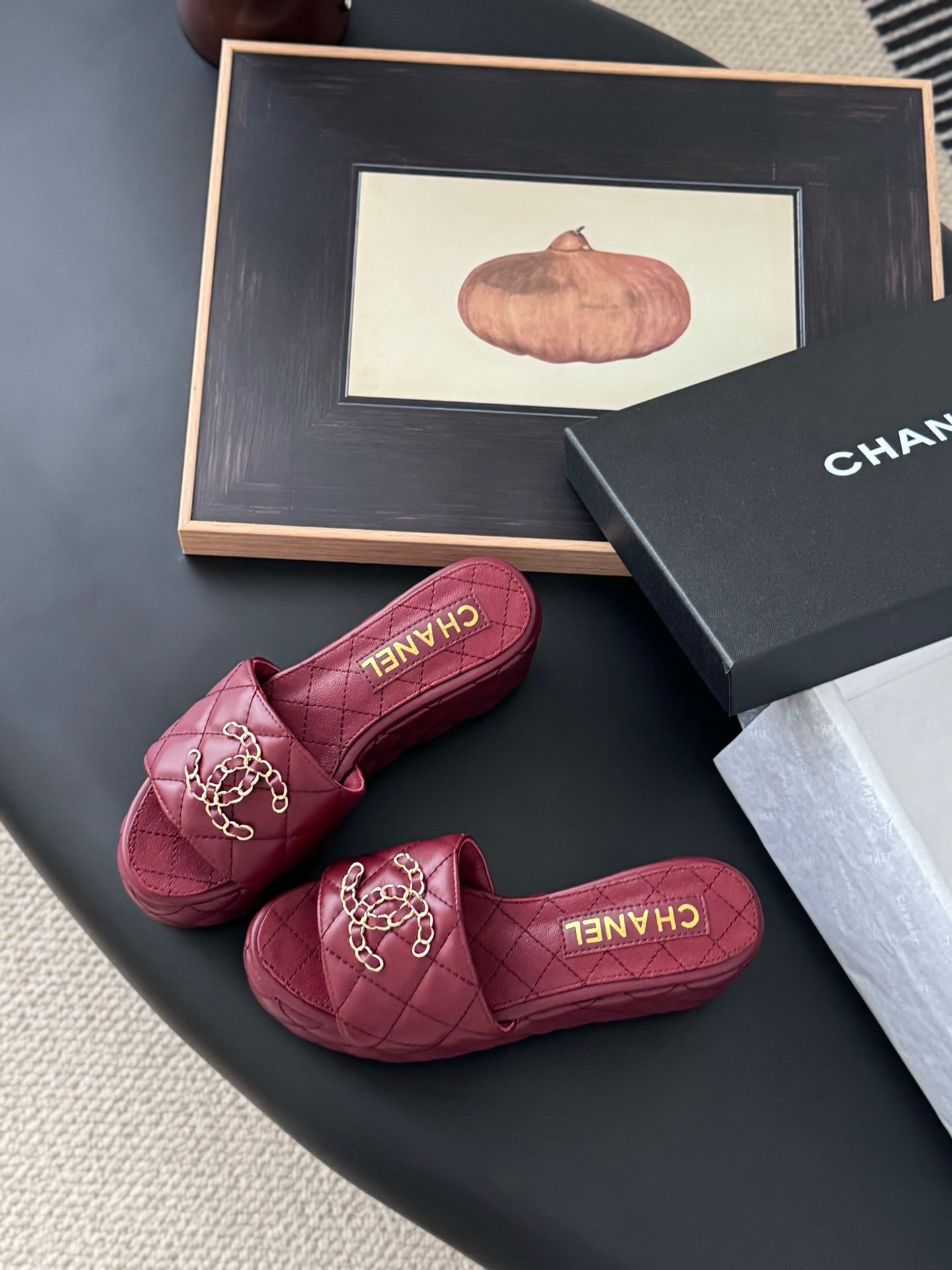 CHANEL Woman - Image 6