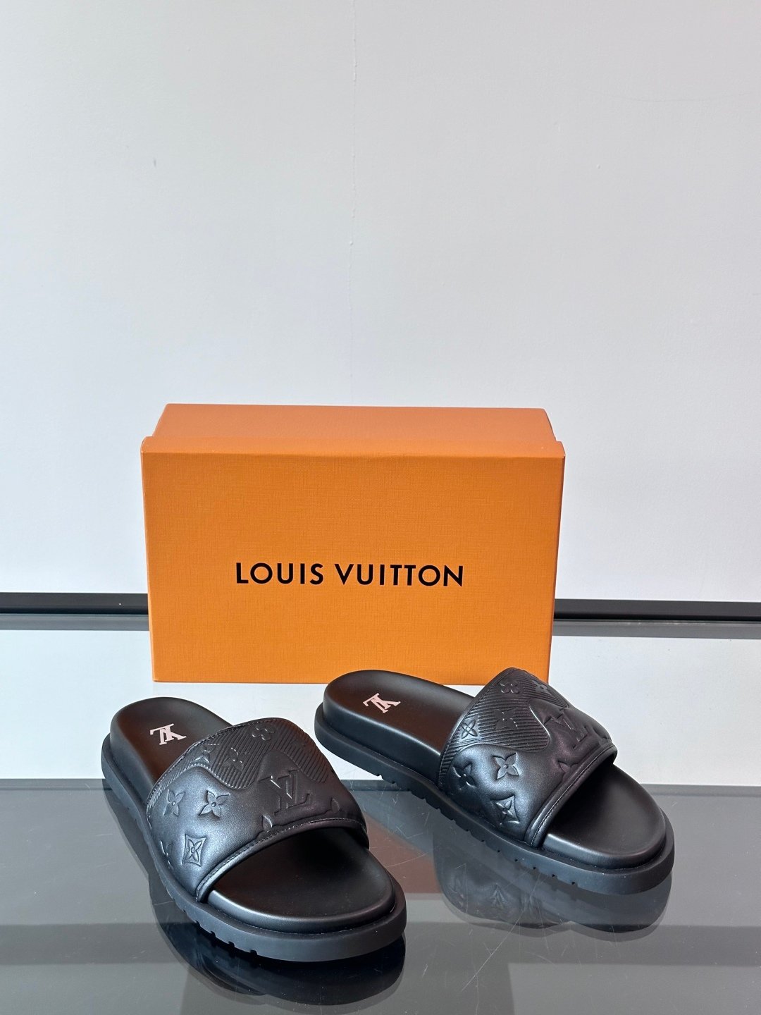 LV MAN - Image 6