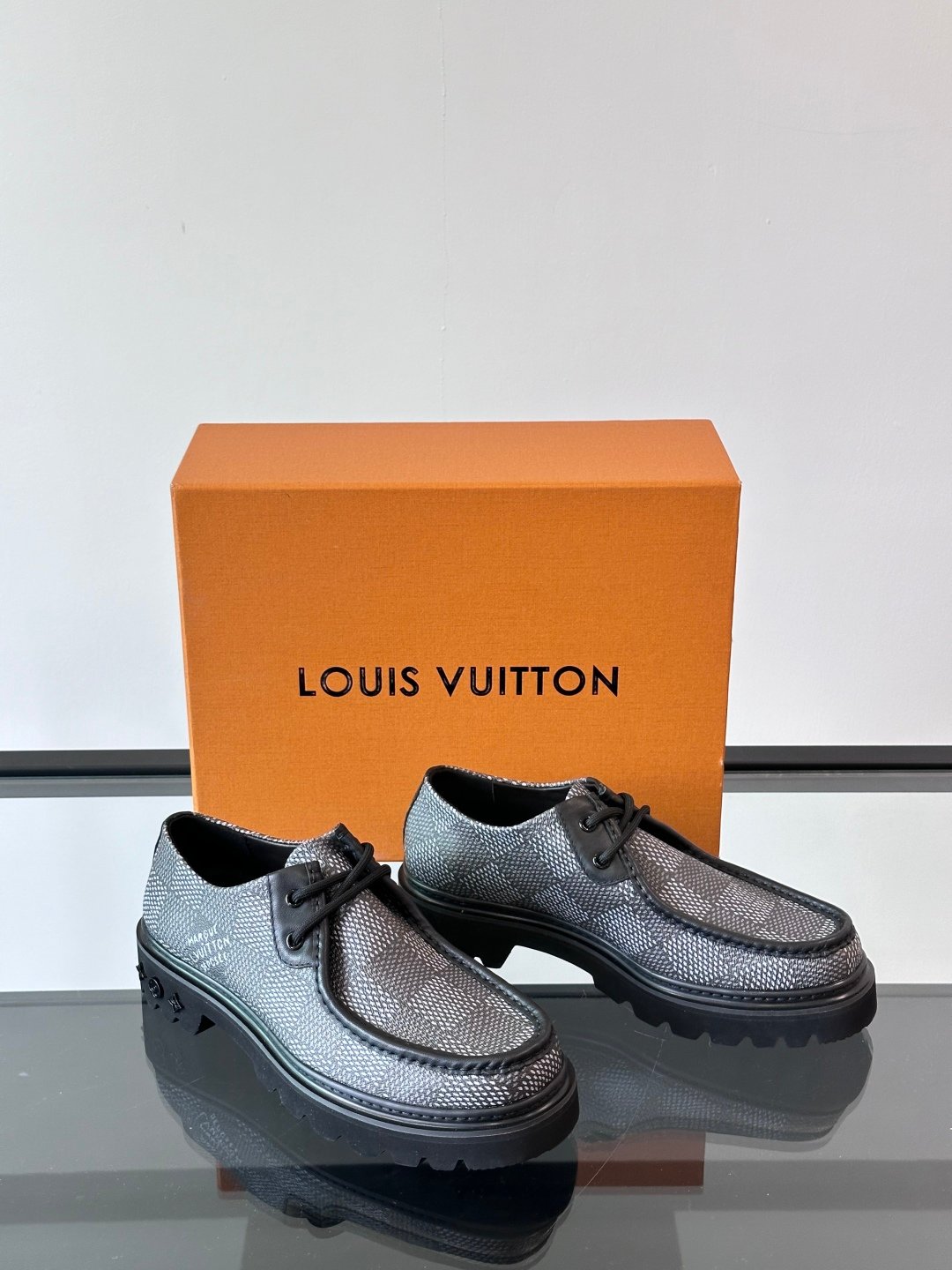 LV MAN - Image 6