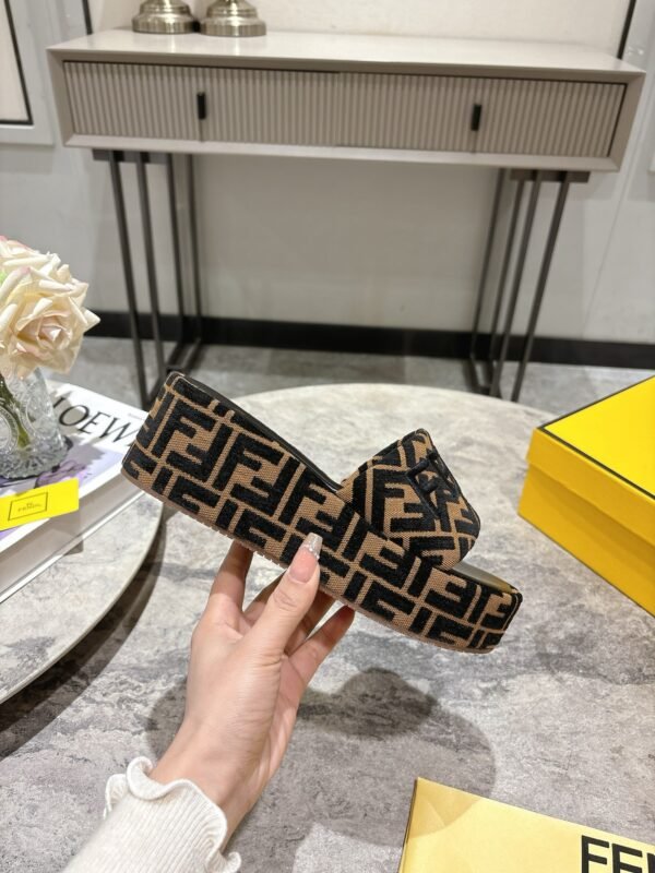 FENDI - Image 6