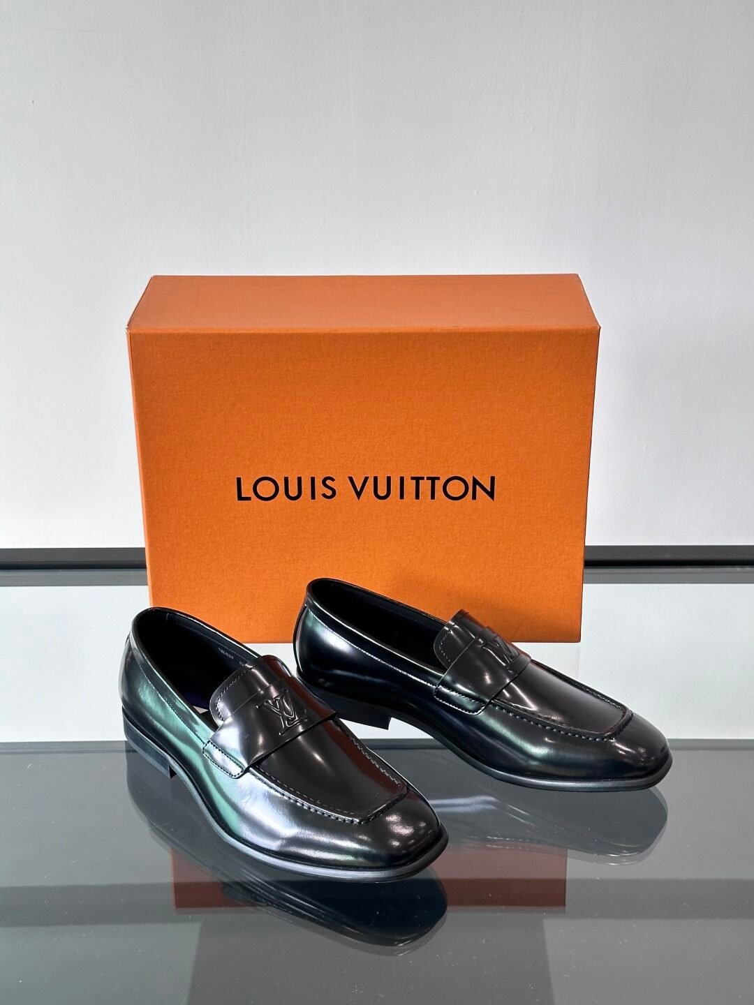 LV MAN - Image 6