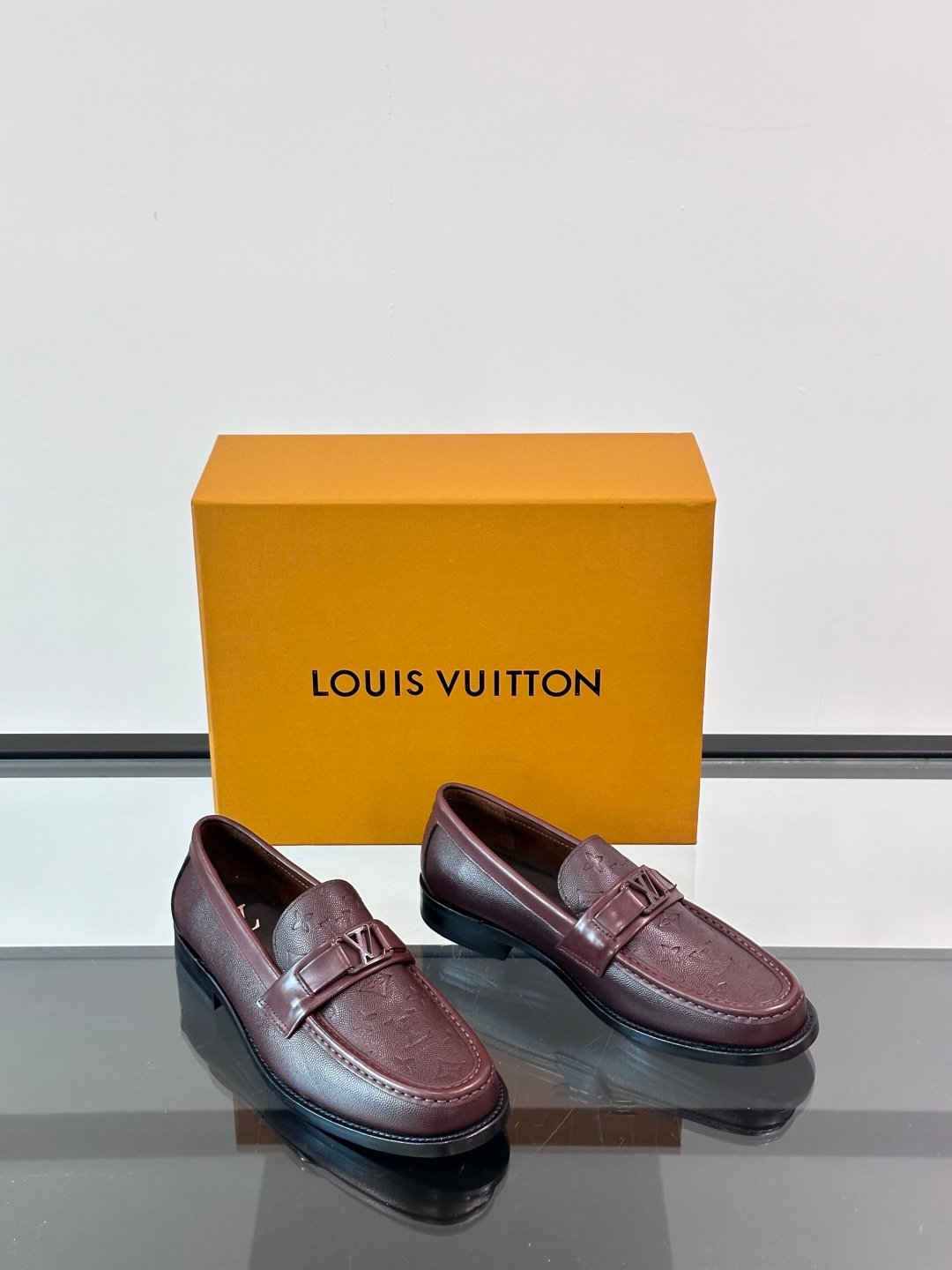 LV MAN - Image 6