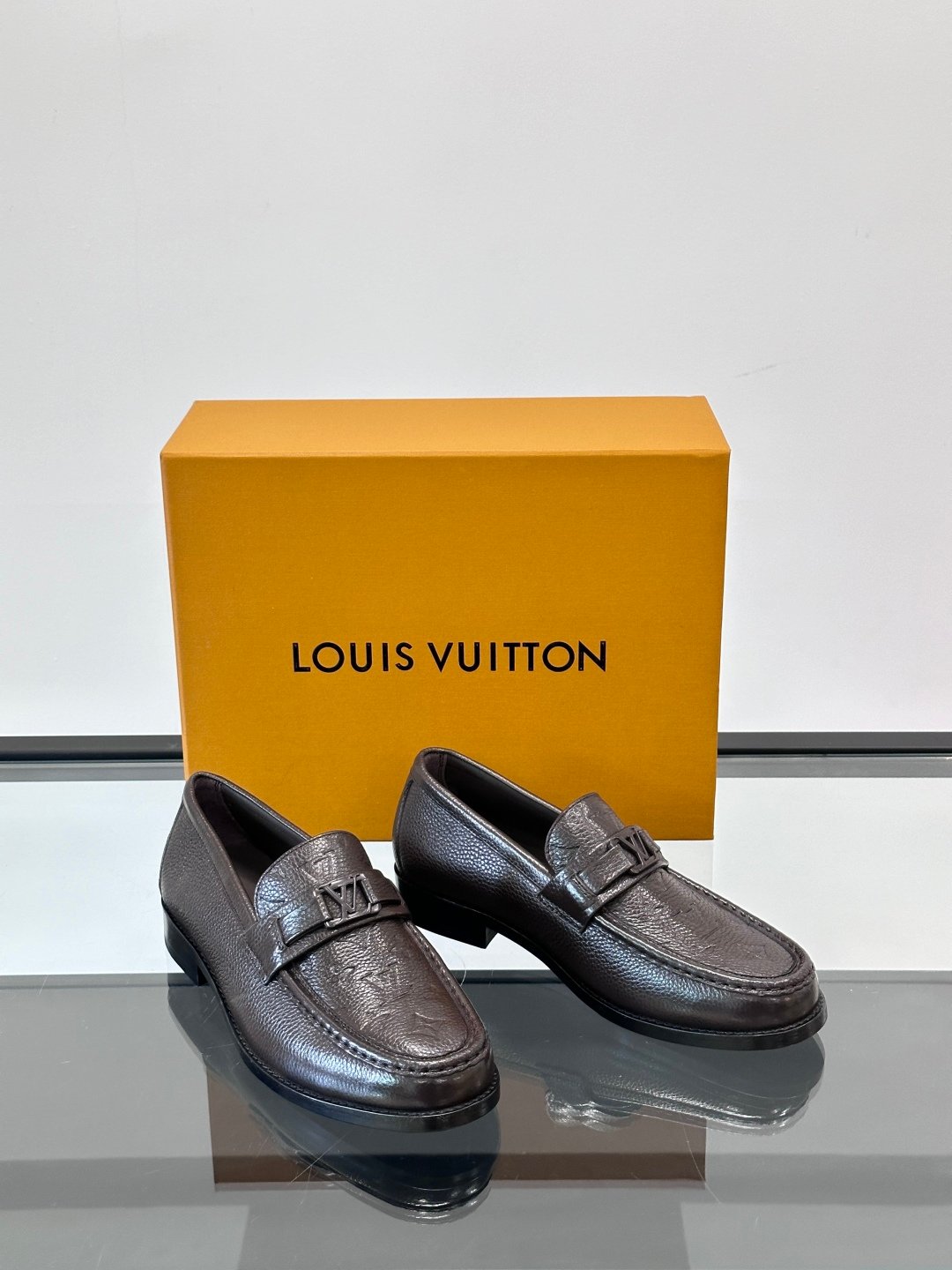 LV MAN - Image 6