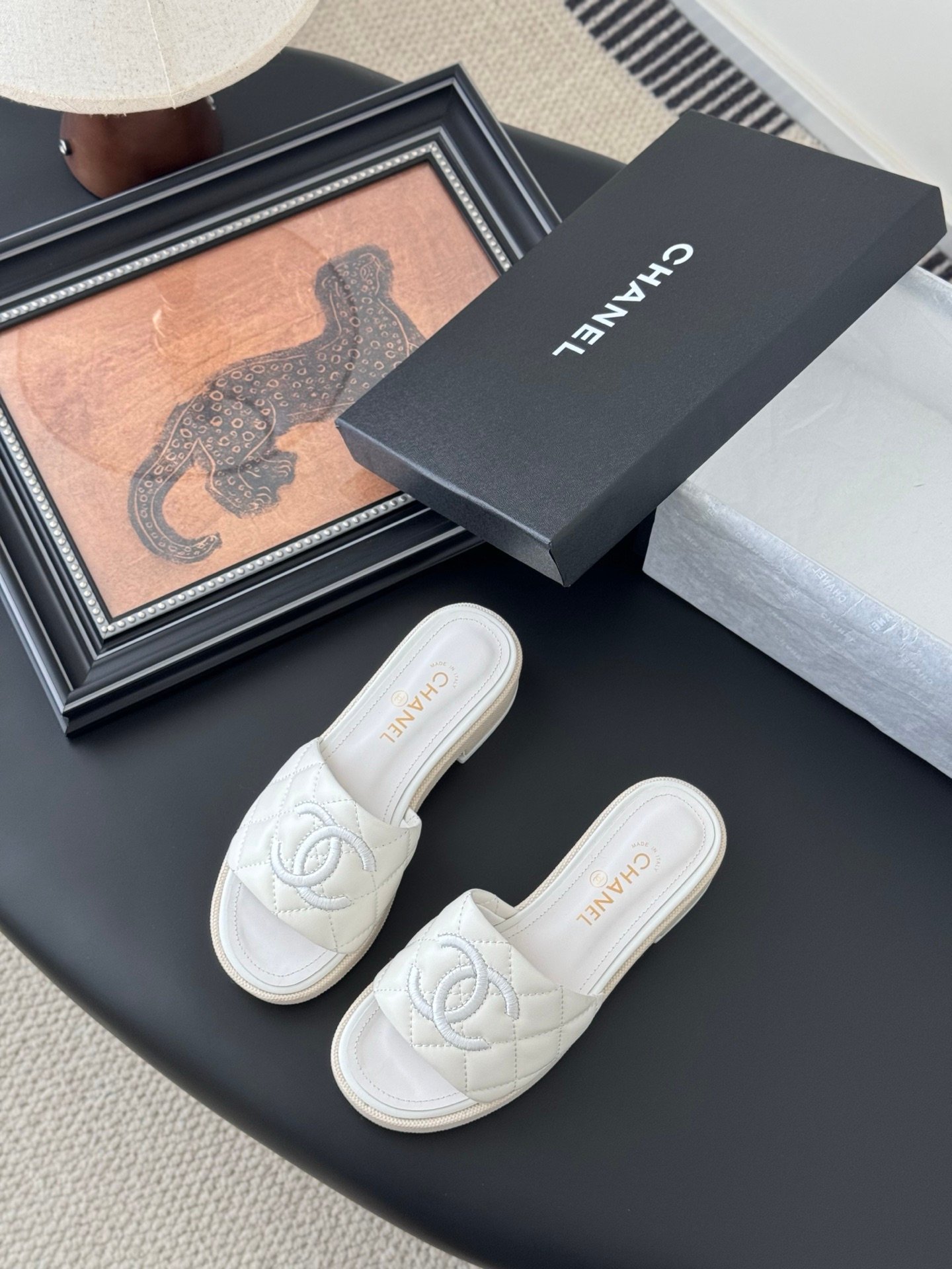 CHANEL Woman - Image 6