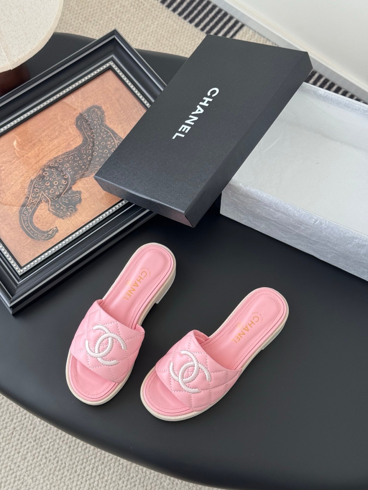 CHANEL Woman - Image 6