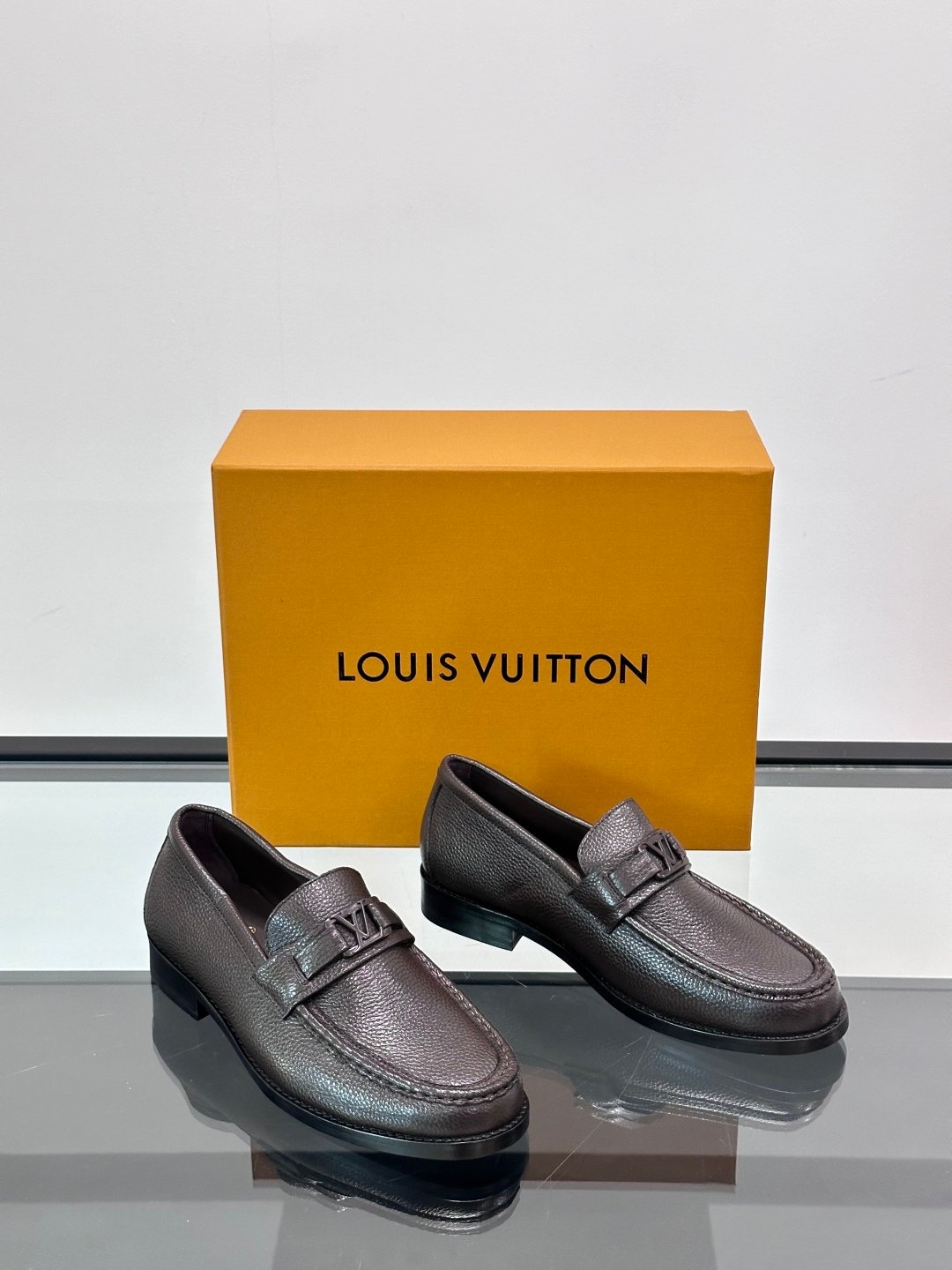 LV MAN - Image 6