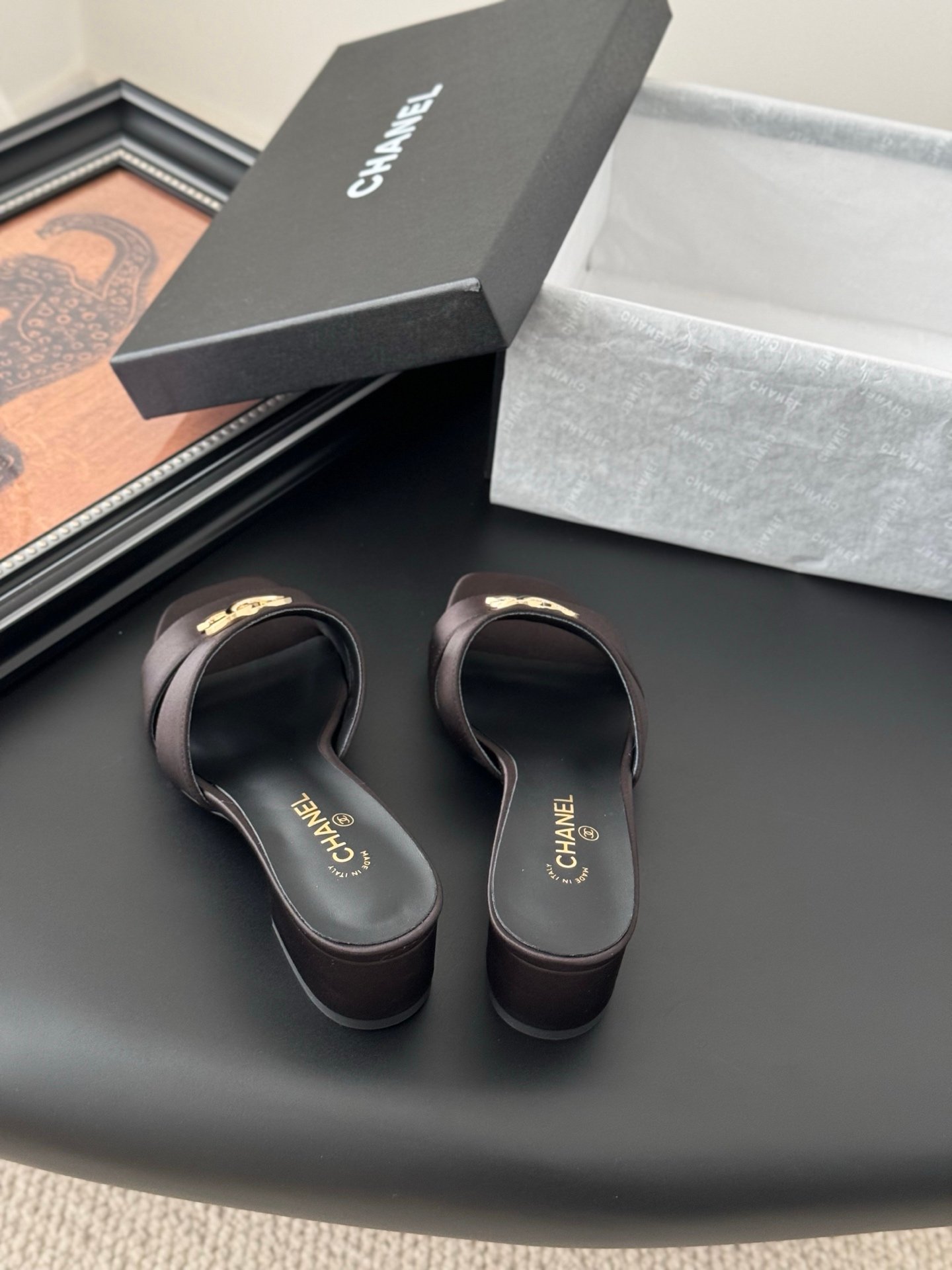 CHANEL Woman - Image 6