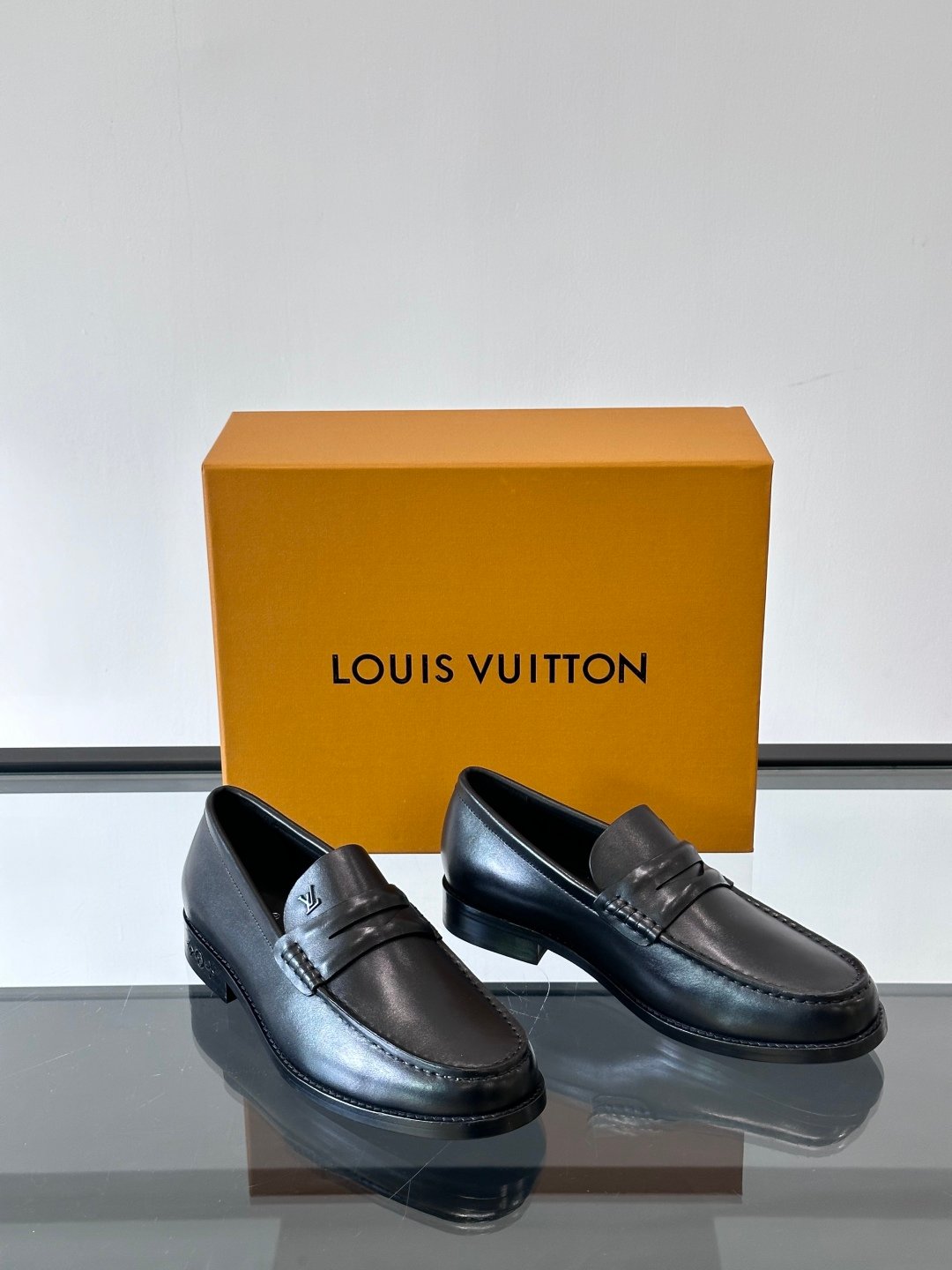 LV MAN - Image 6