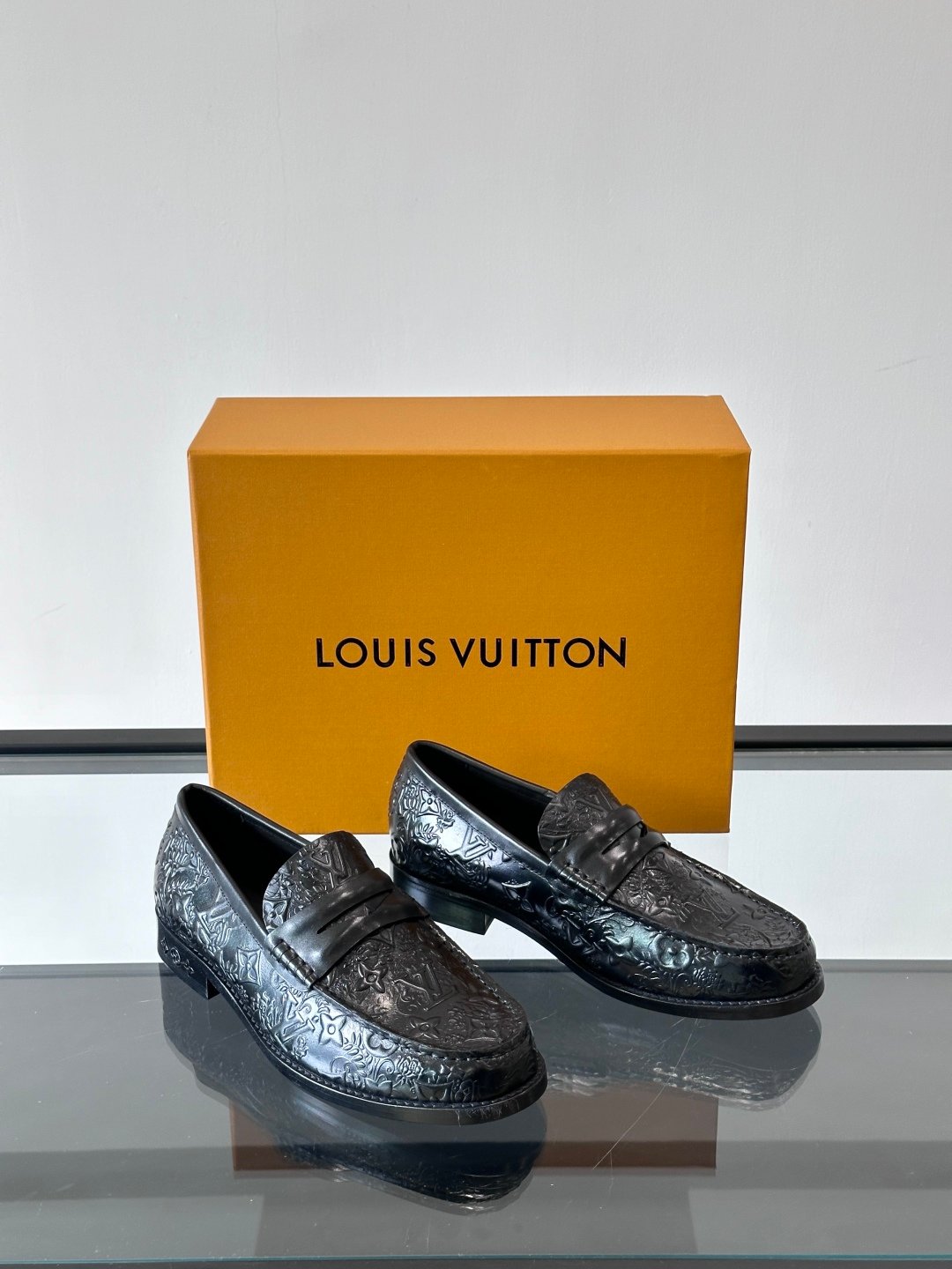 LV MAN - Image 6