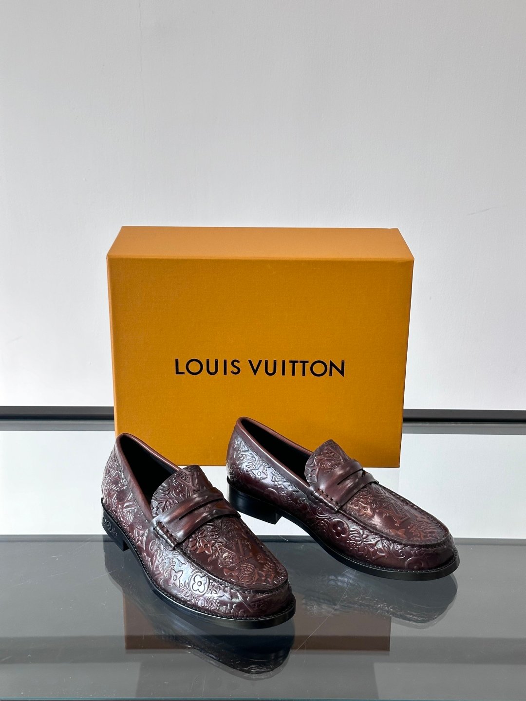 LV MAN - Image 6