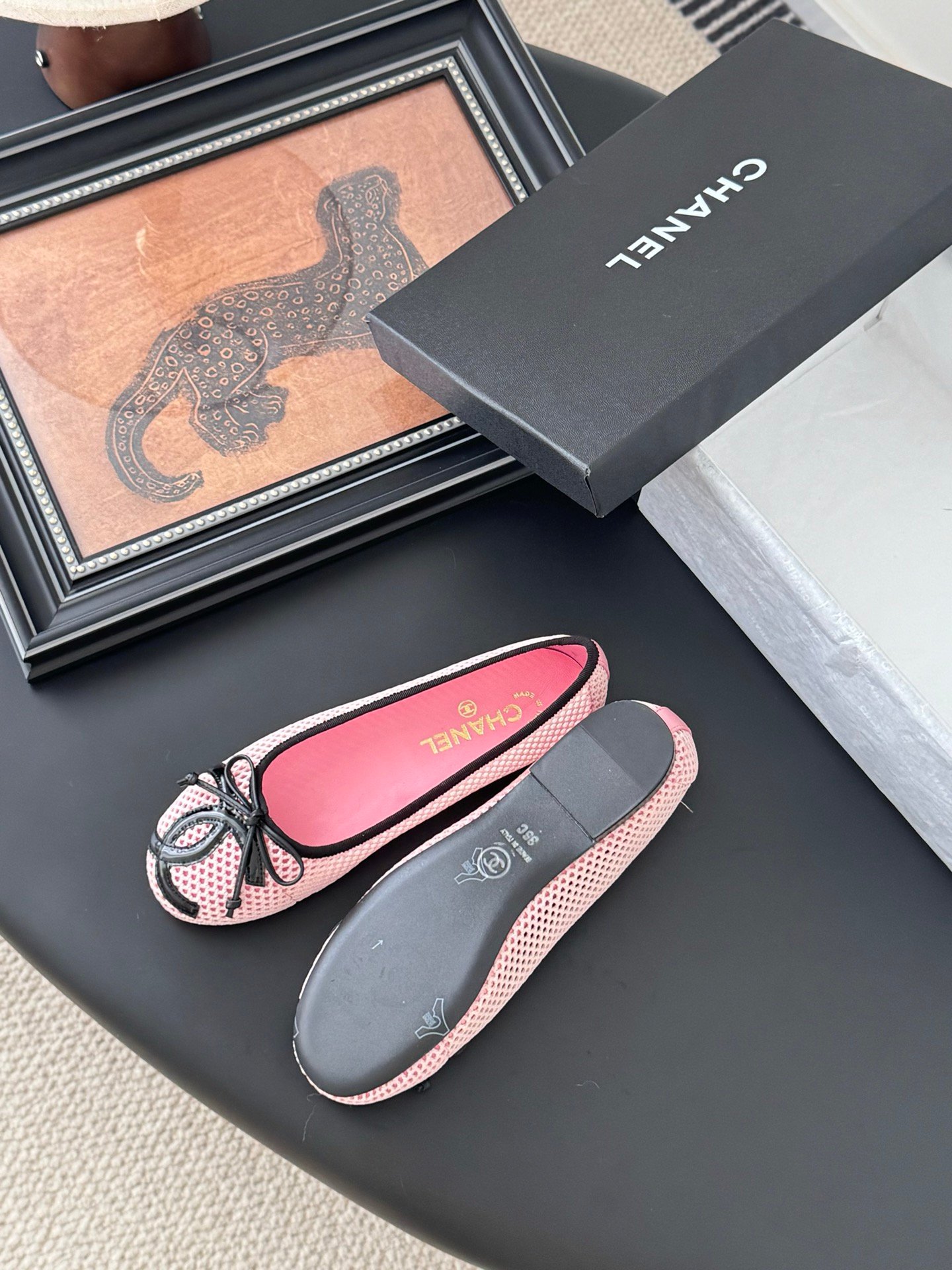 CHANEL Woman - Image 6