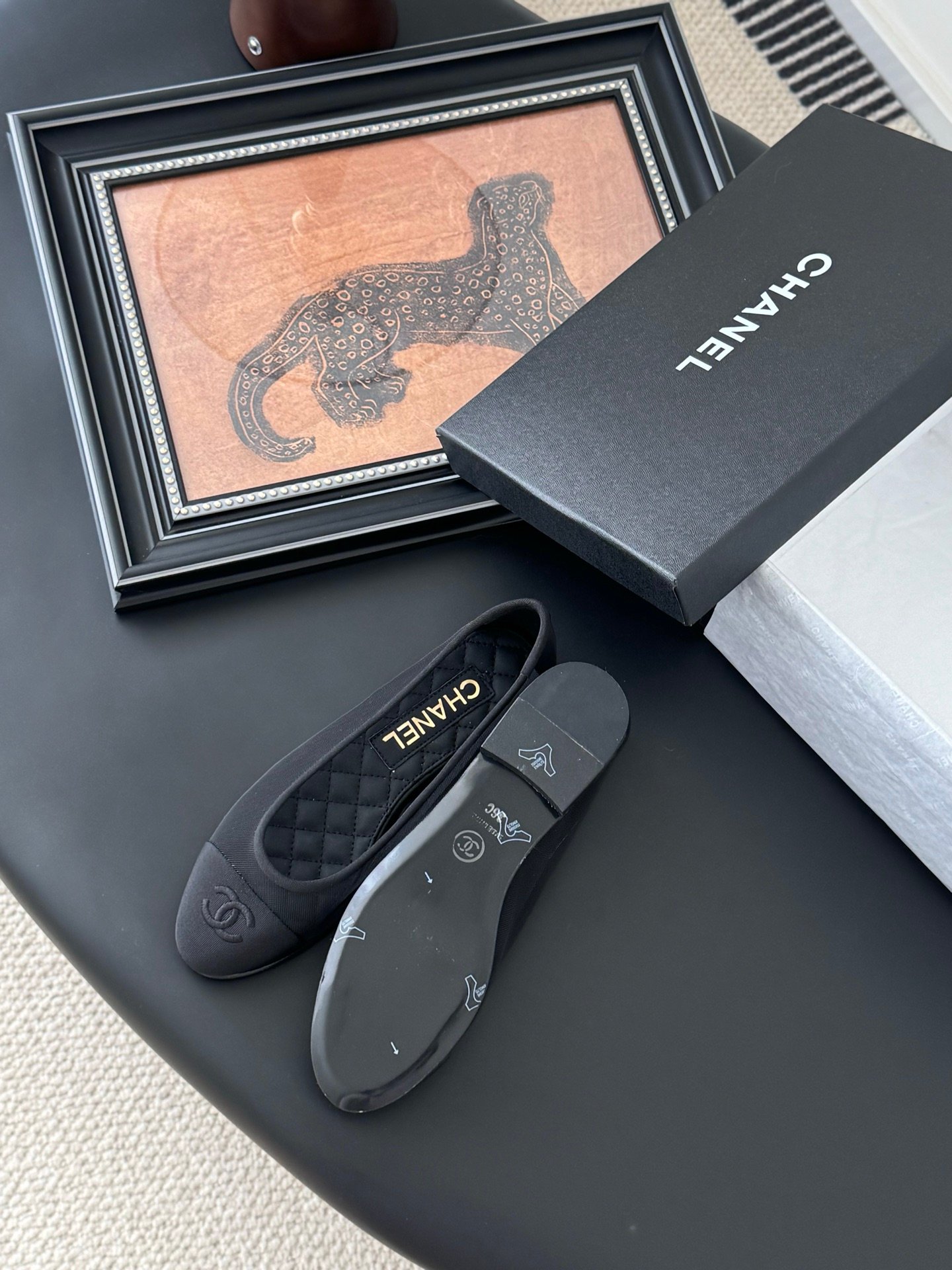 CHANEL Woman - Image 6