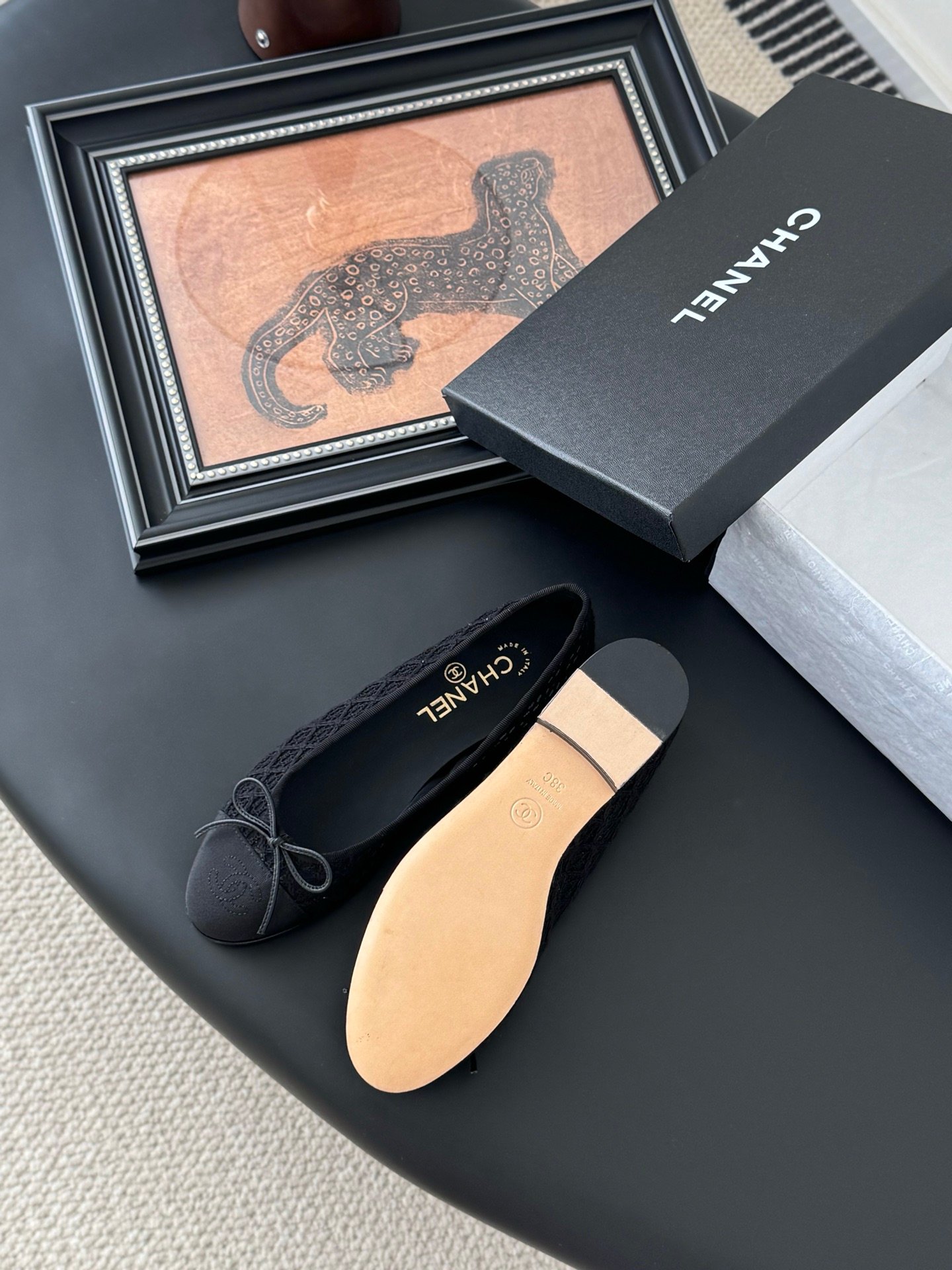 CHANEL Woman - Image 4