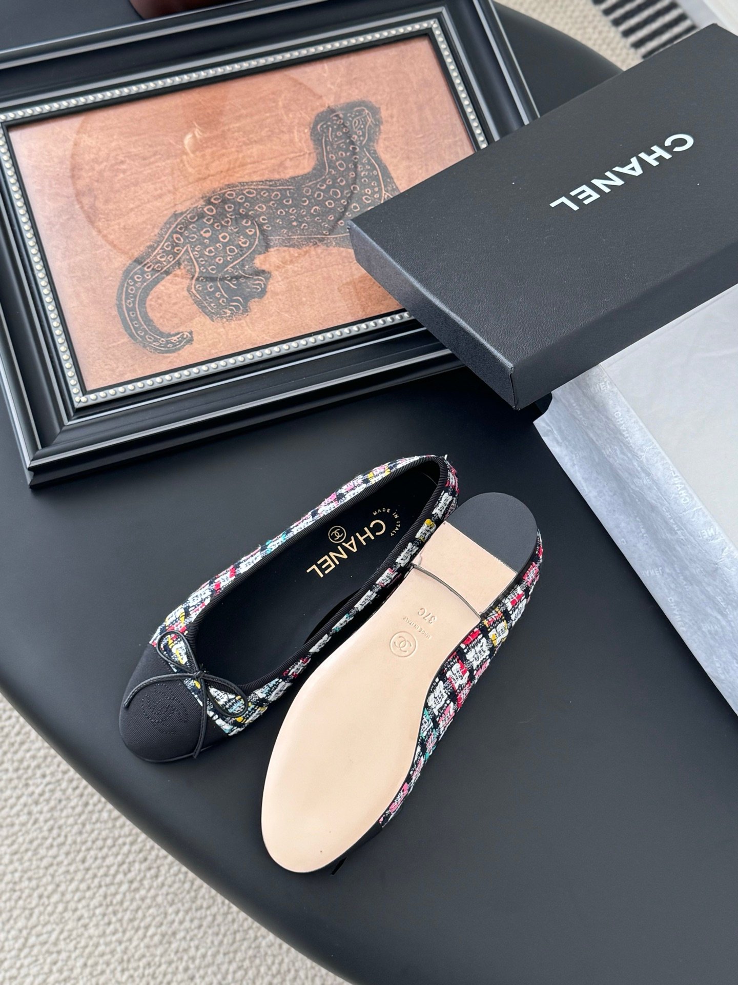 CHANEL Woman - Image 6