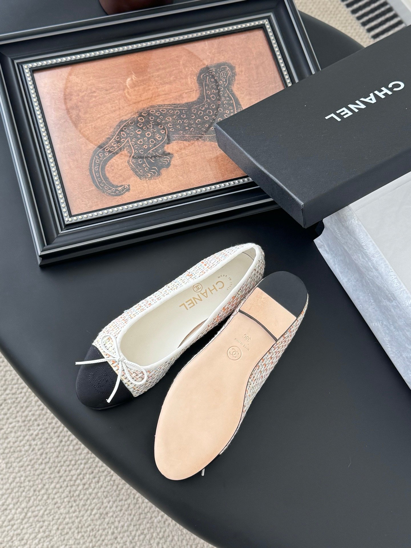 CHANEL Woman - Image 6