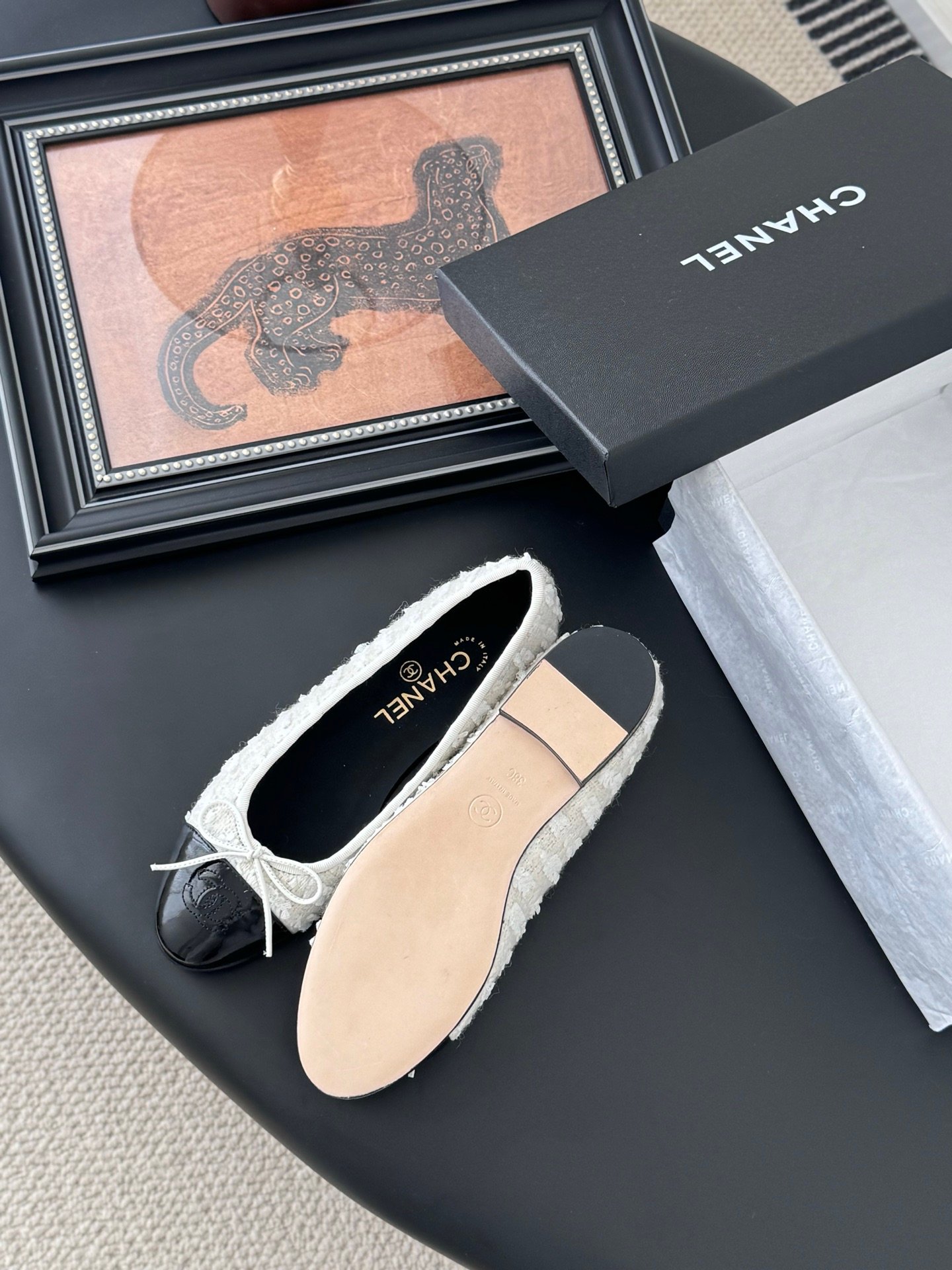 CHANEL Woman - Image 6