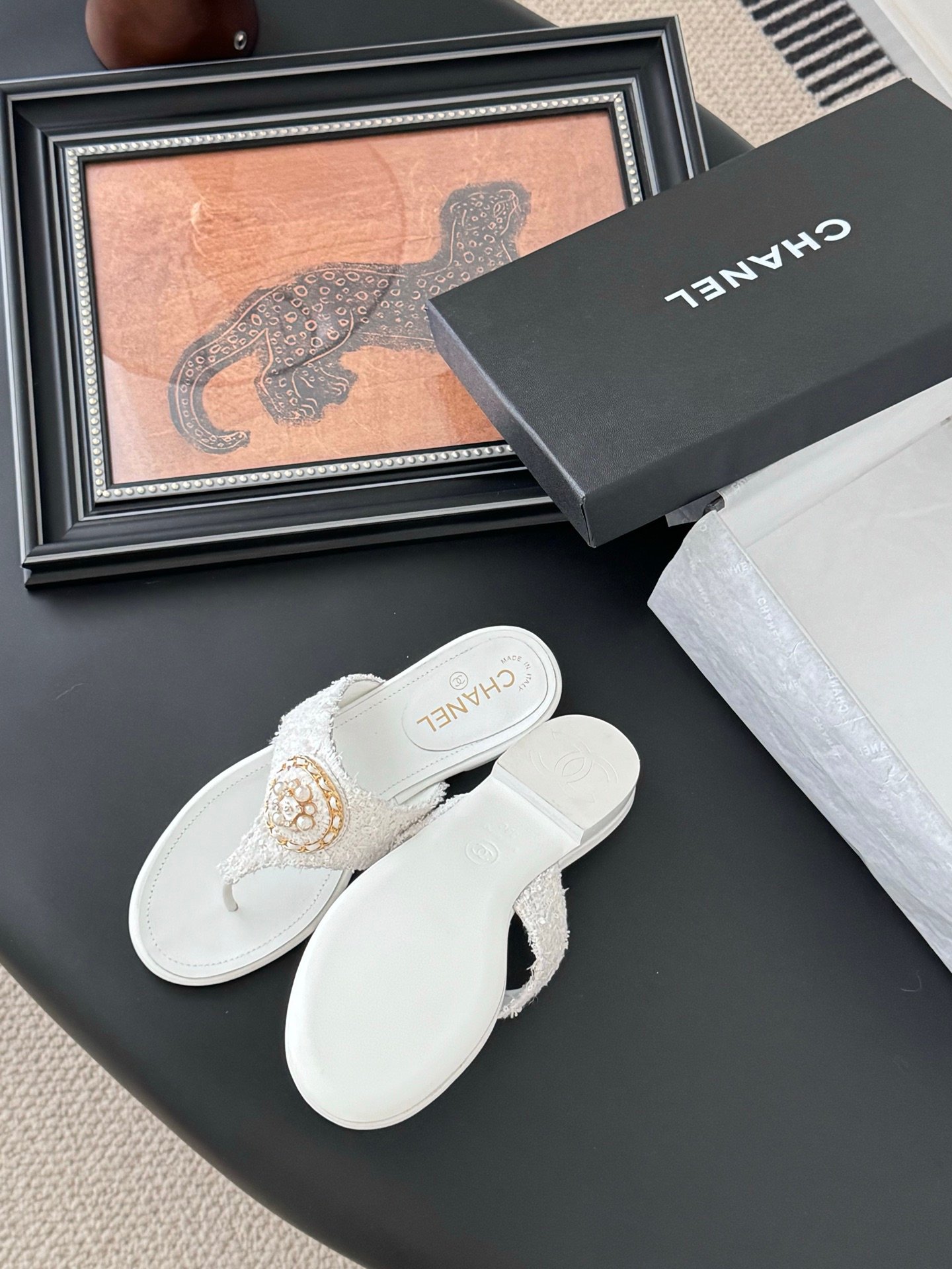 CHANEL Woman - Image 6