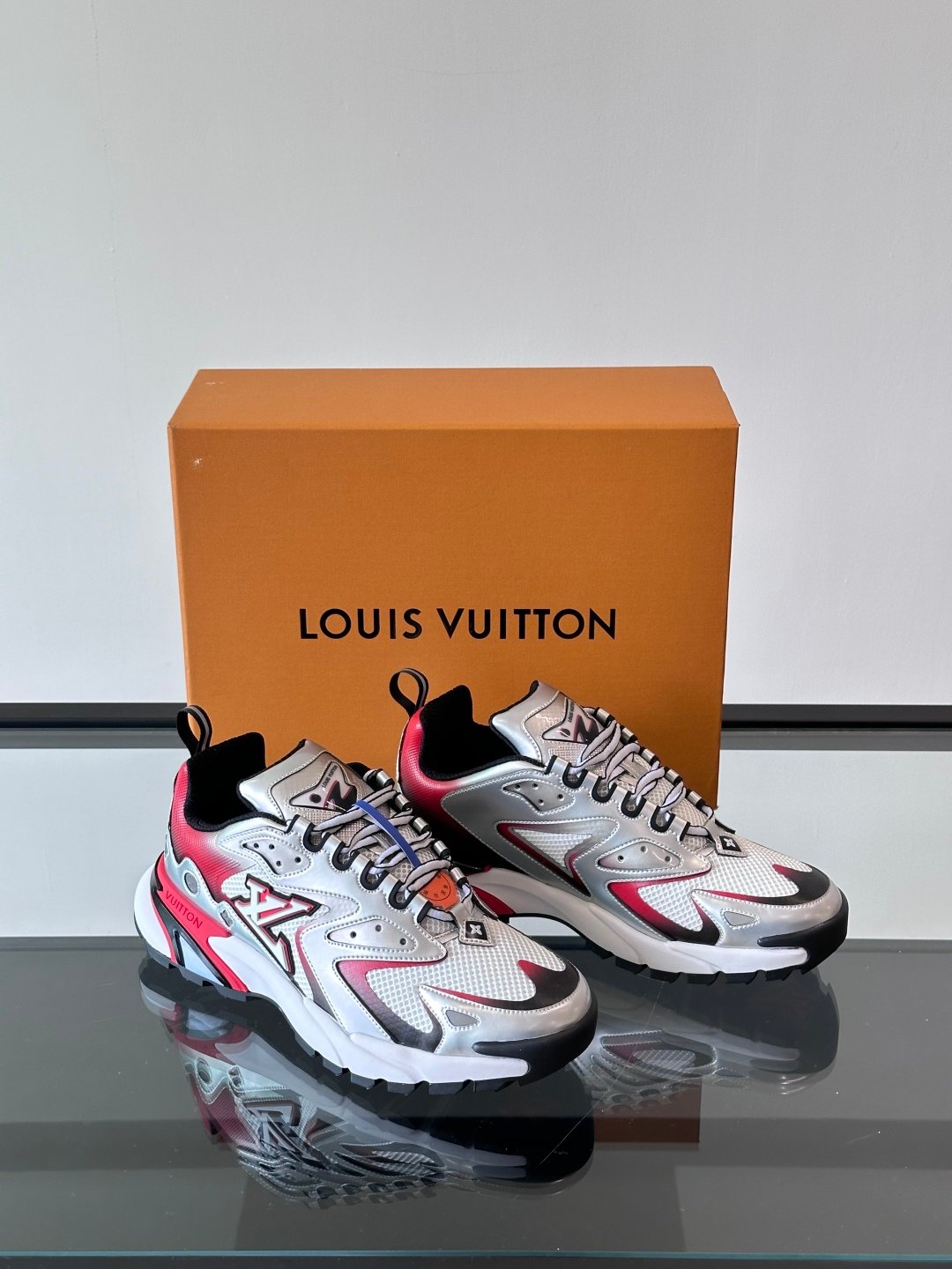 LV MAN - Image 6
