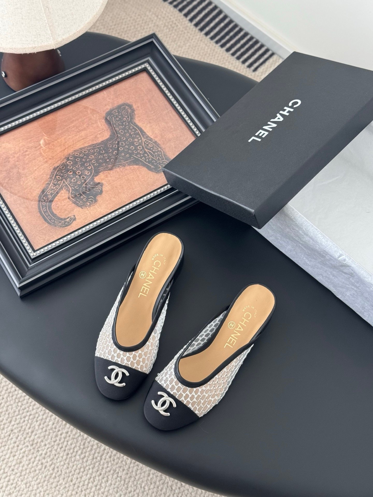 CHANEL Woman - Image 6