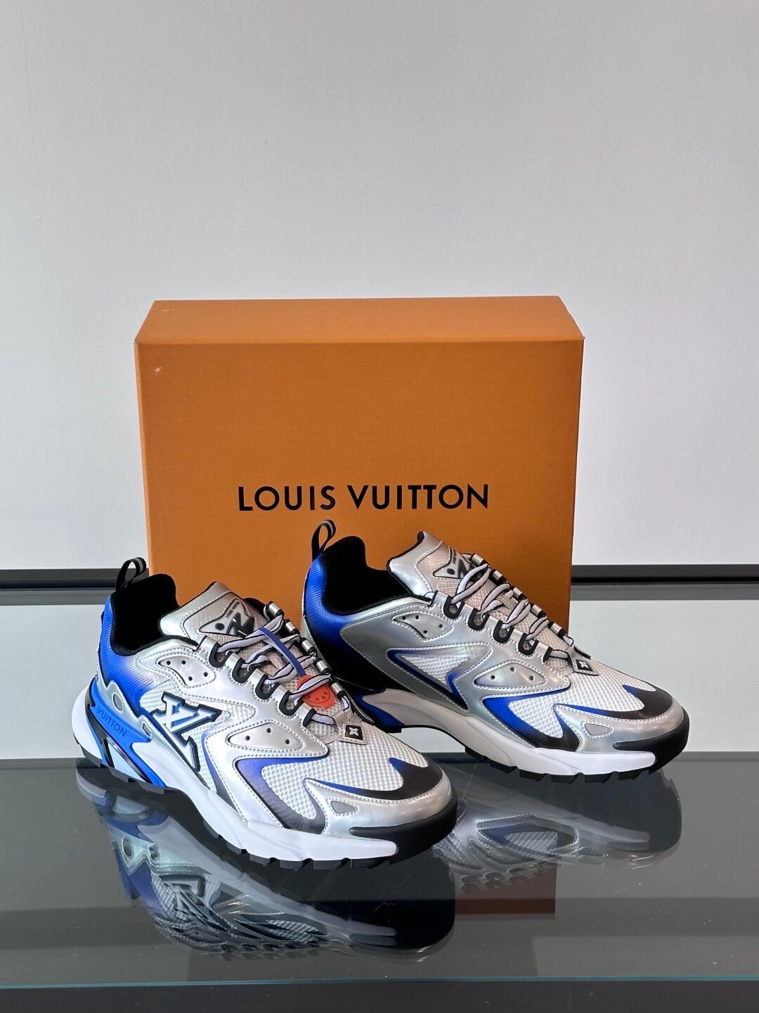 LV MAN - Image 6