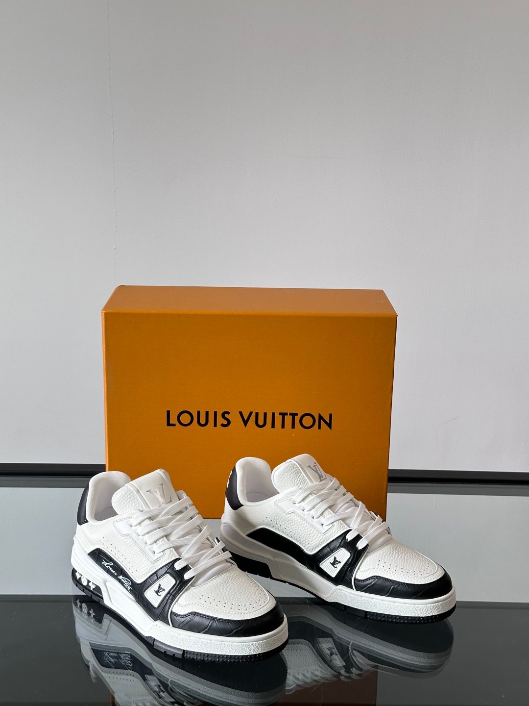 LV MAN - Image 6