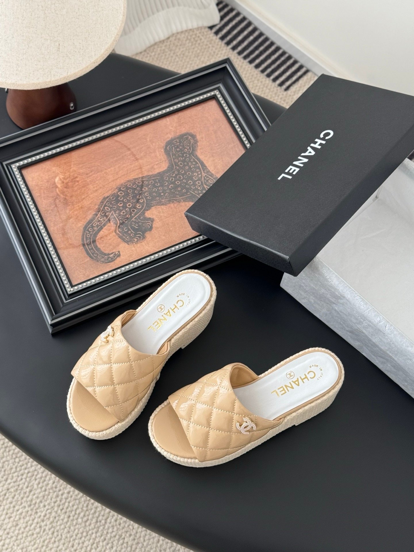 CHANEL Woman - Image 6