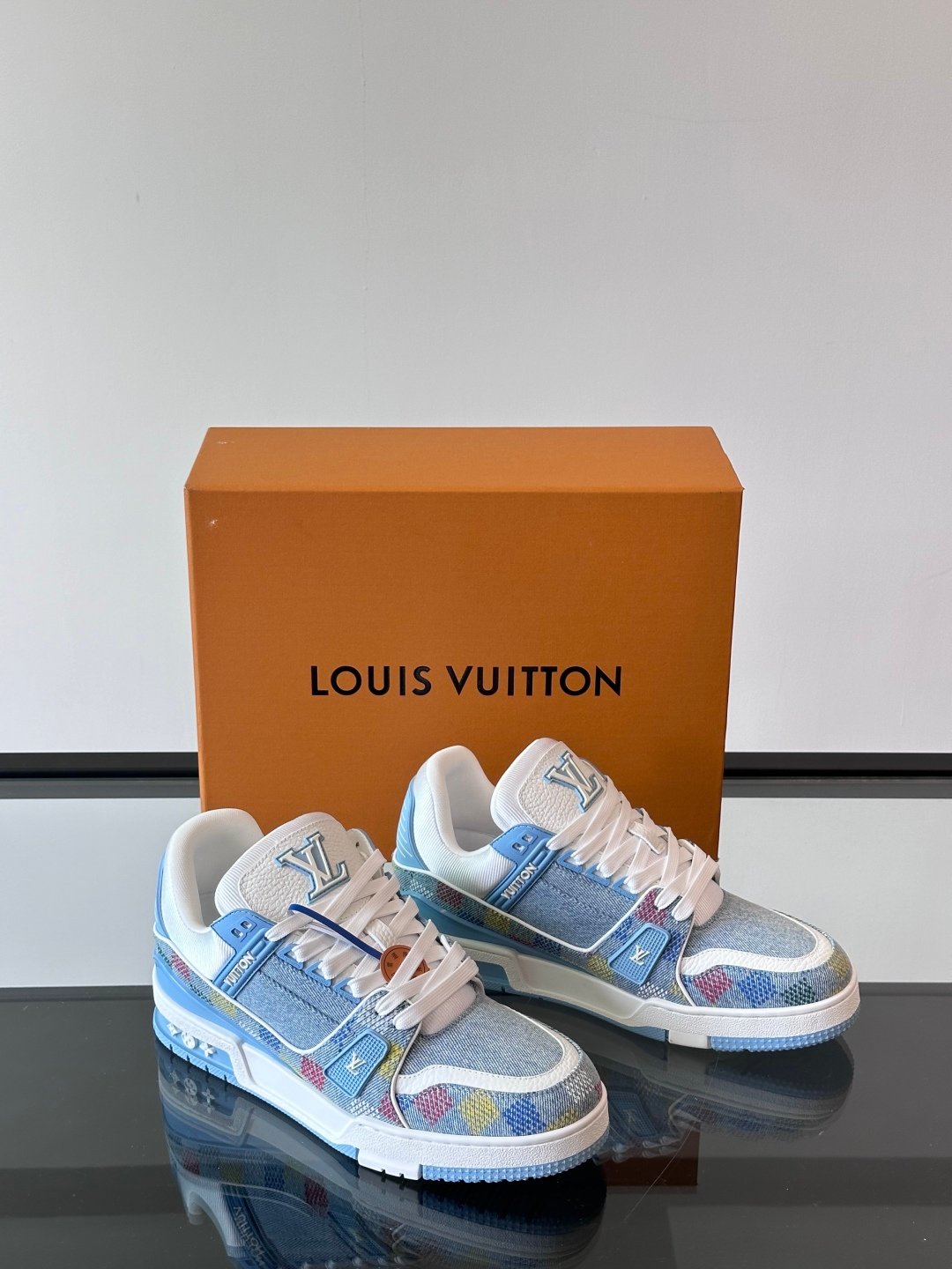 LV MAN - Image 6