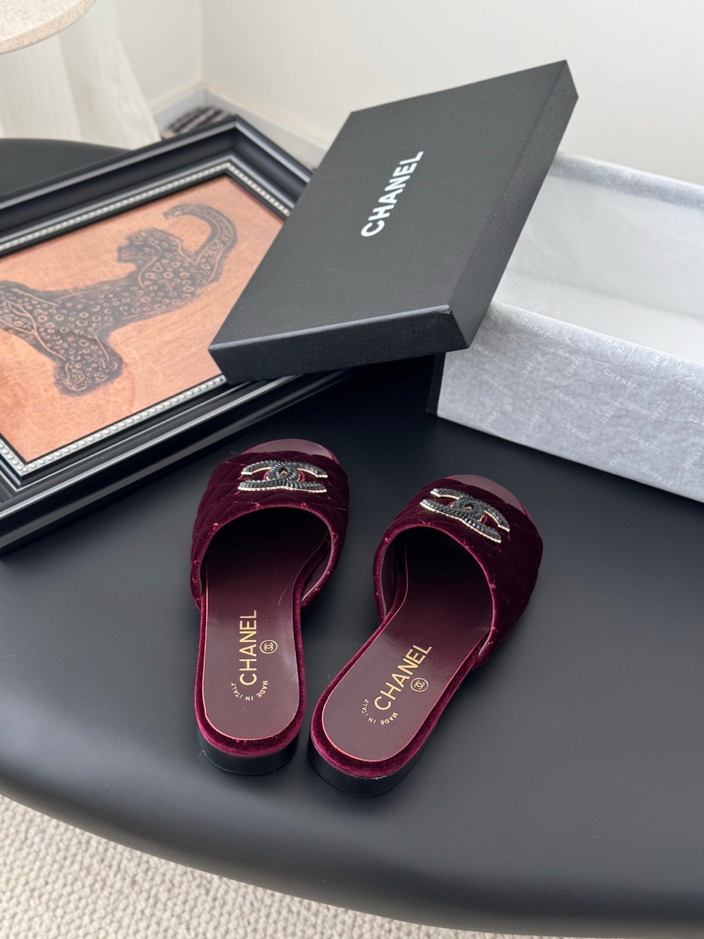 CHANEL Woman - Image 6