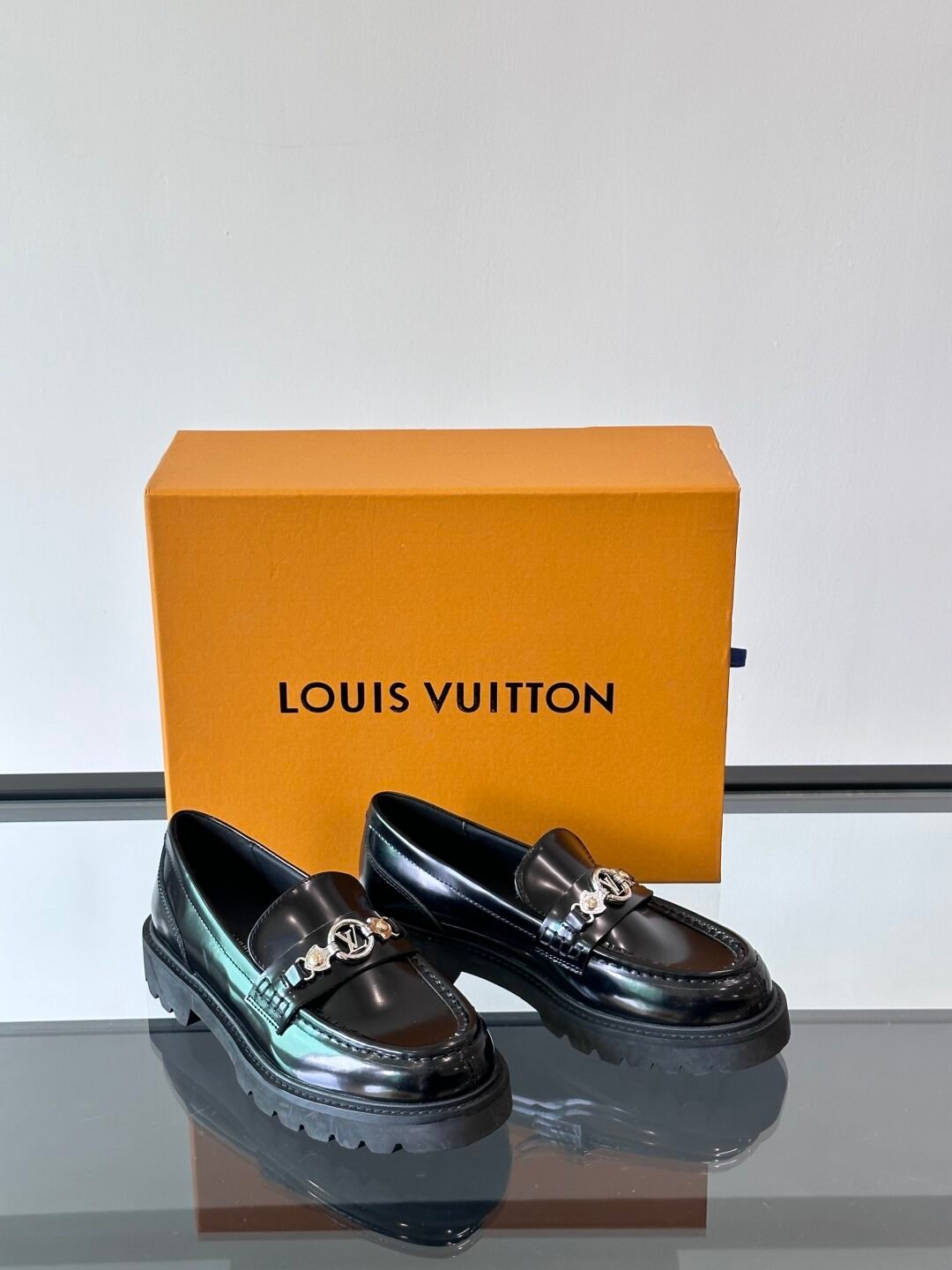 LV MAN - Image 6