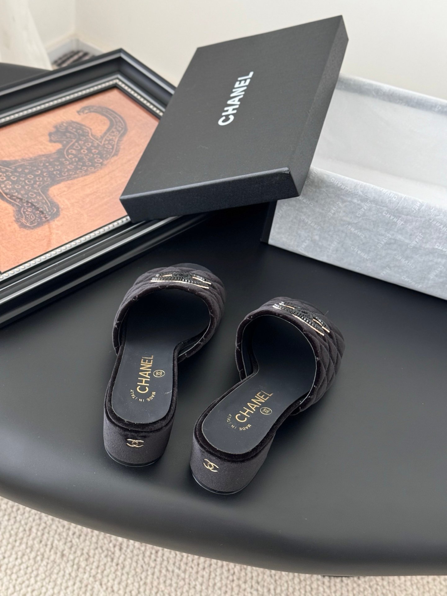 CHANEL Woman - Image 4