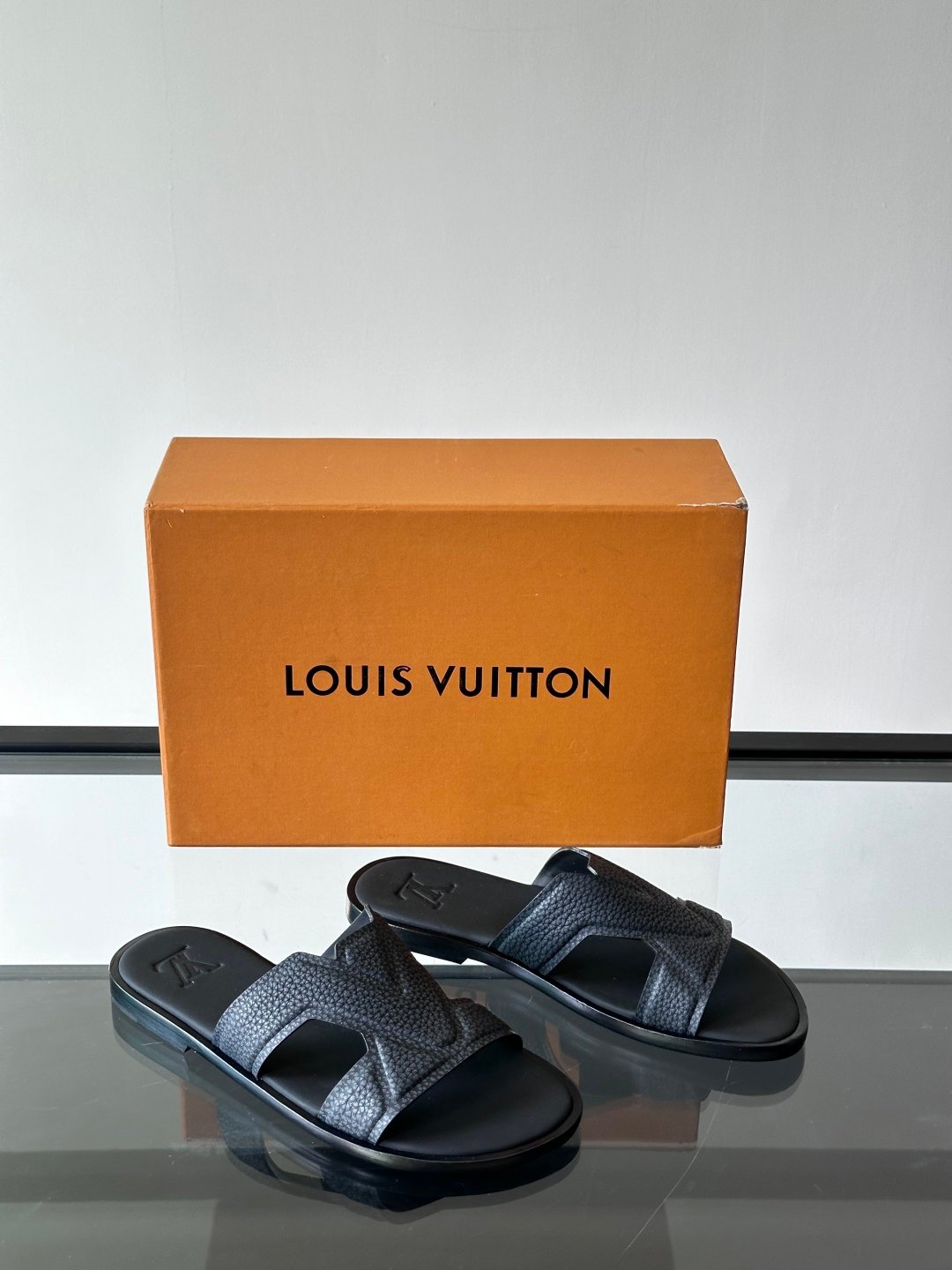 LV MAN - Image 6