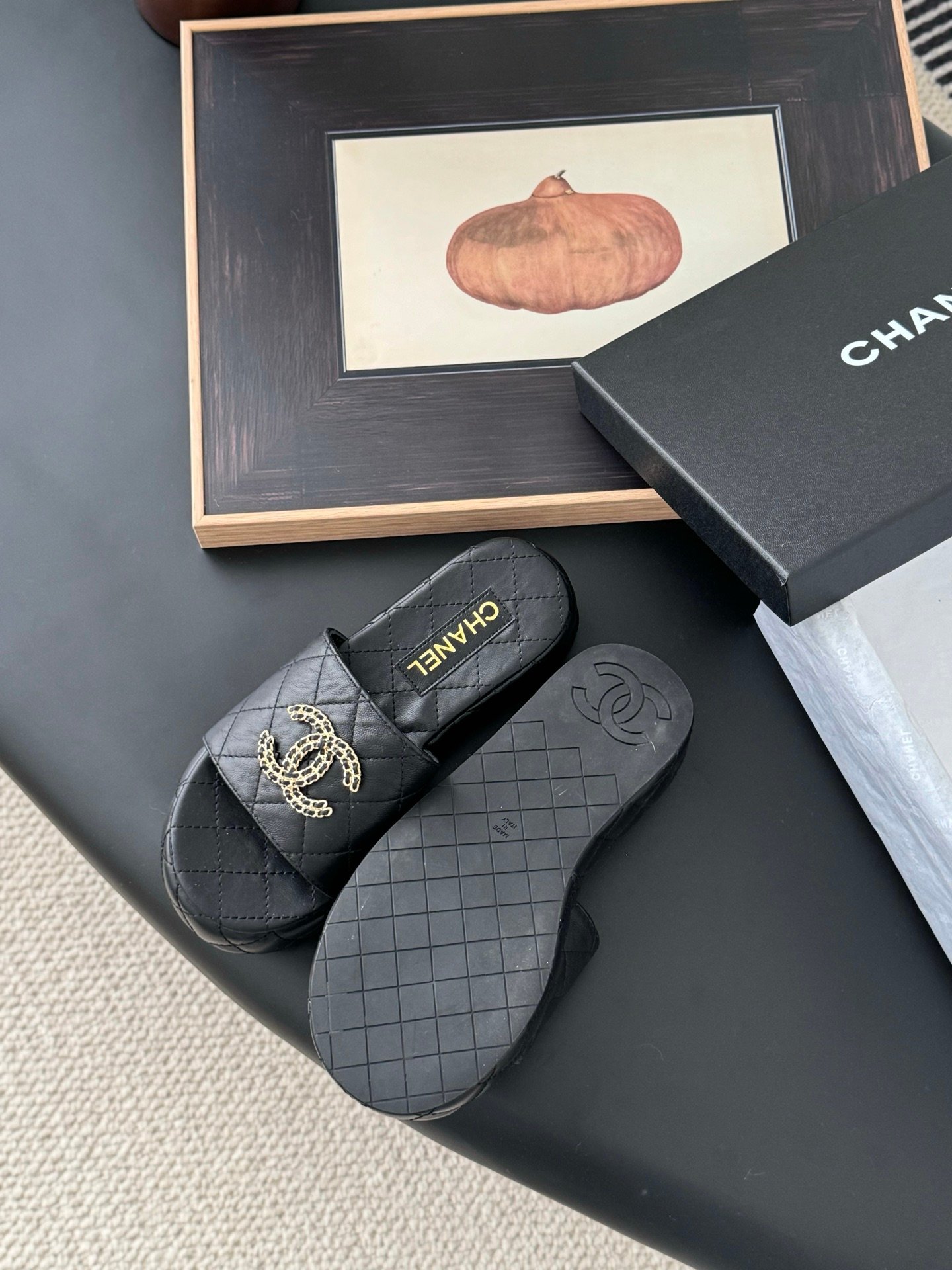 CHANEL Woman - Image 6