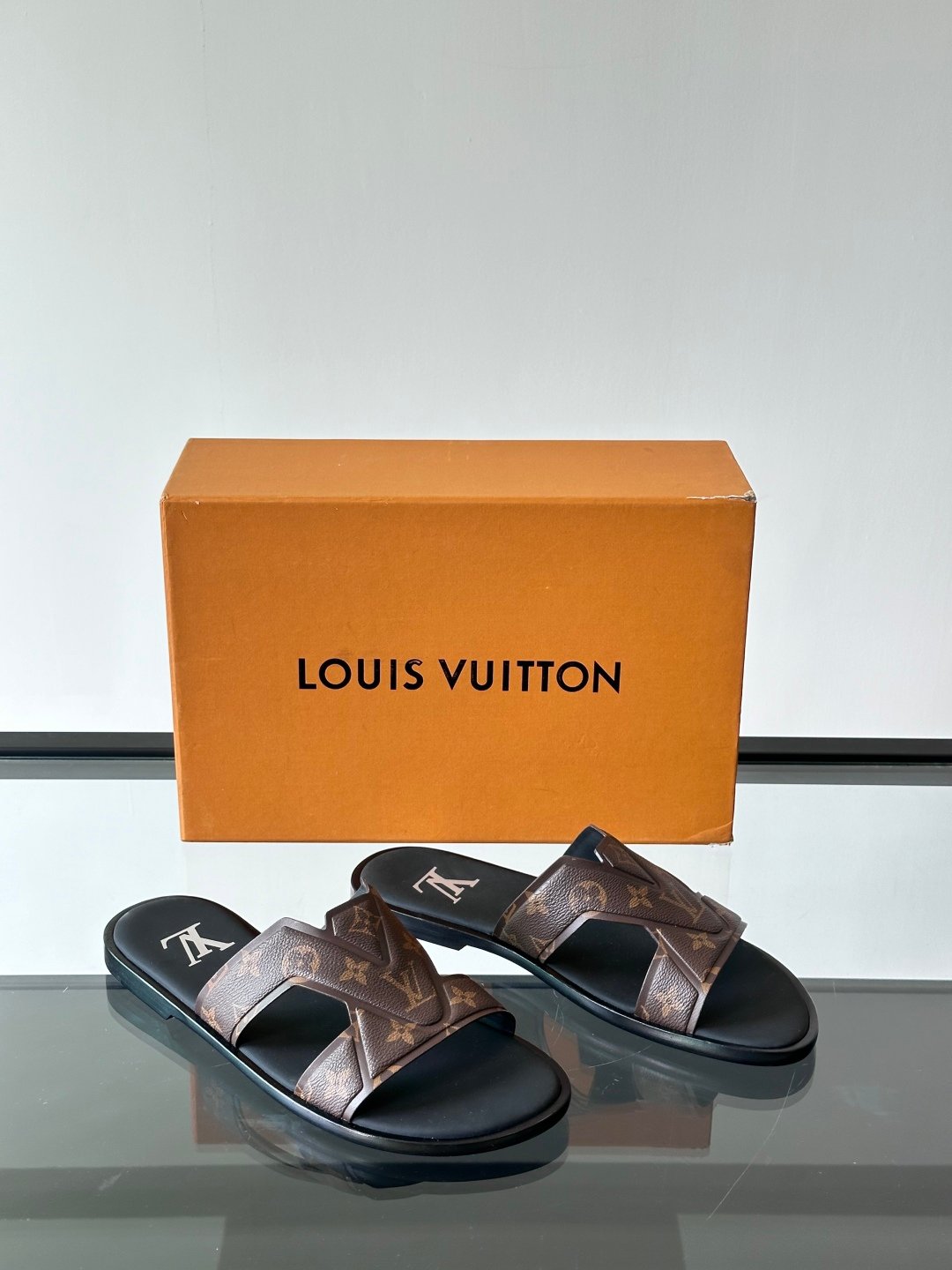 LV MAN - Image 6