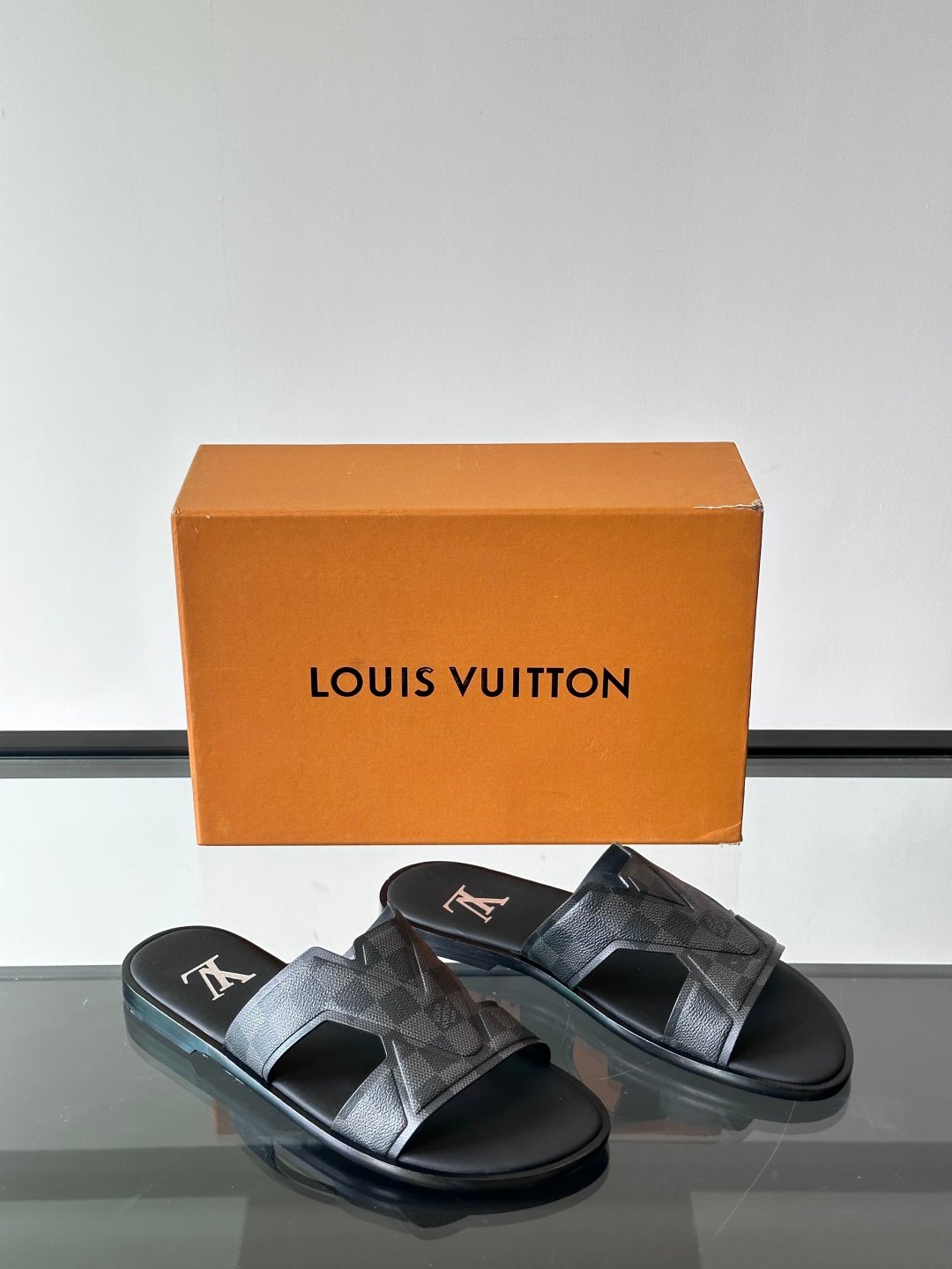 LV MAN - Image 6