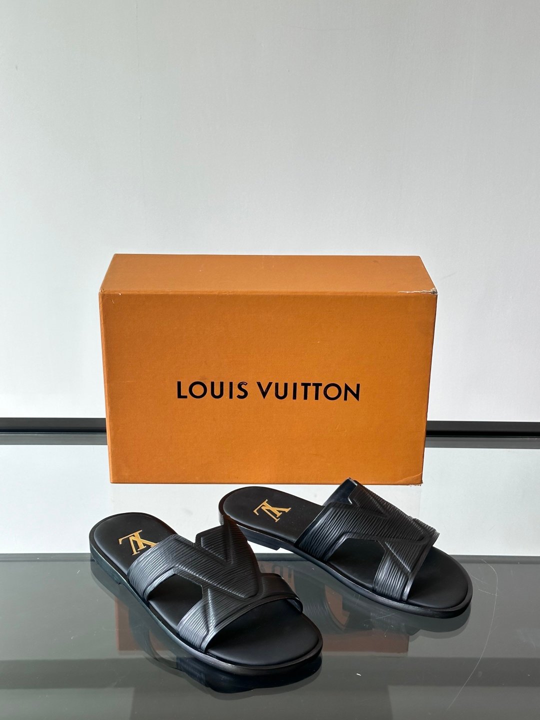 LV MAN - Image 6