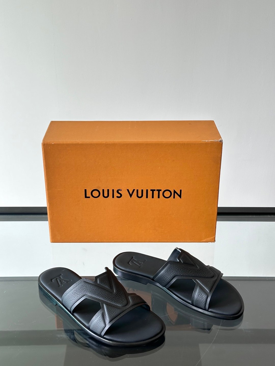 LV MAN - Image 6